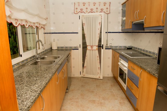 For sale of house in Coma - Ruga
