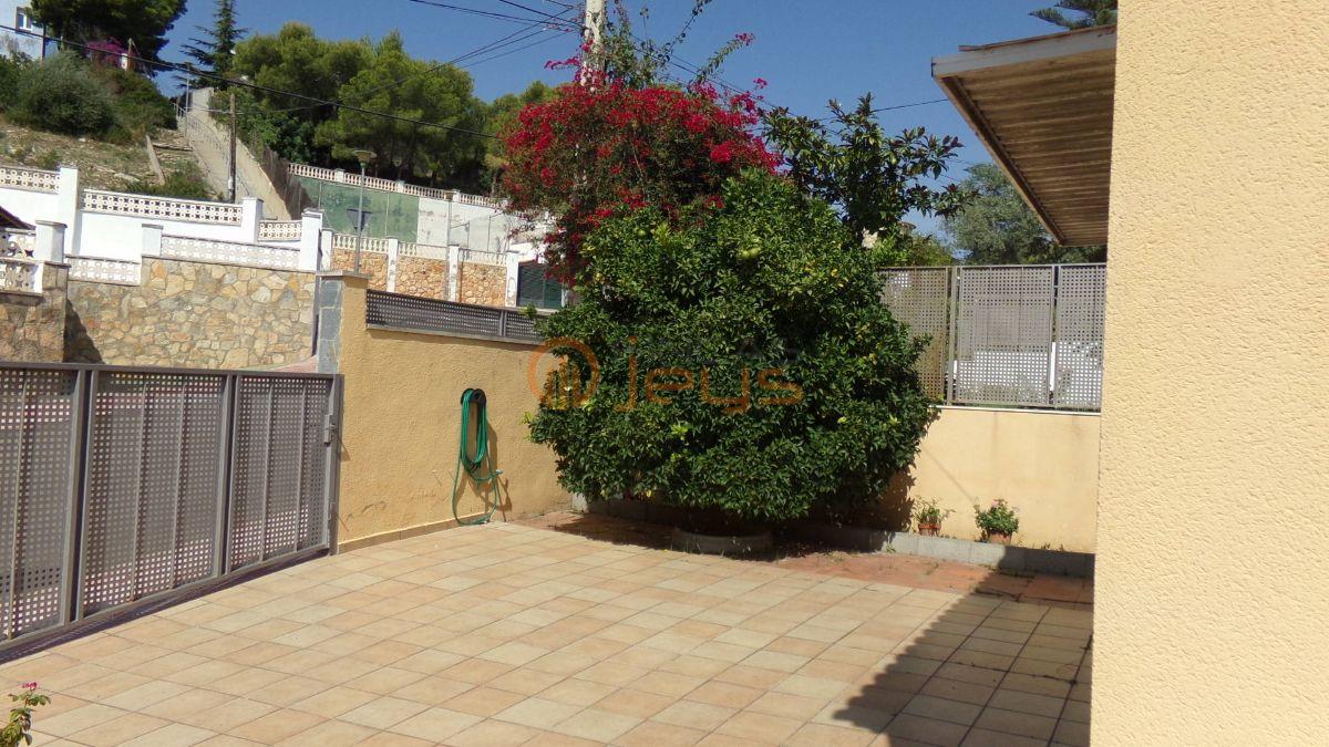 For sale of house in Coma - Ruga