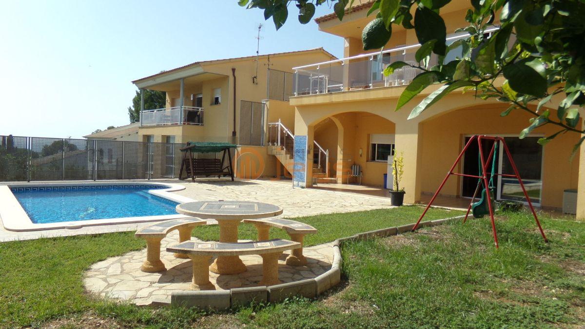 For sale of house in Coma - Ruga