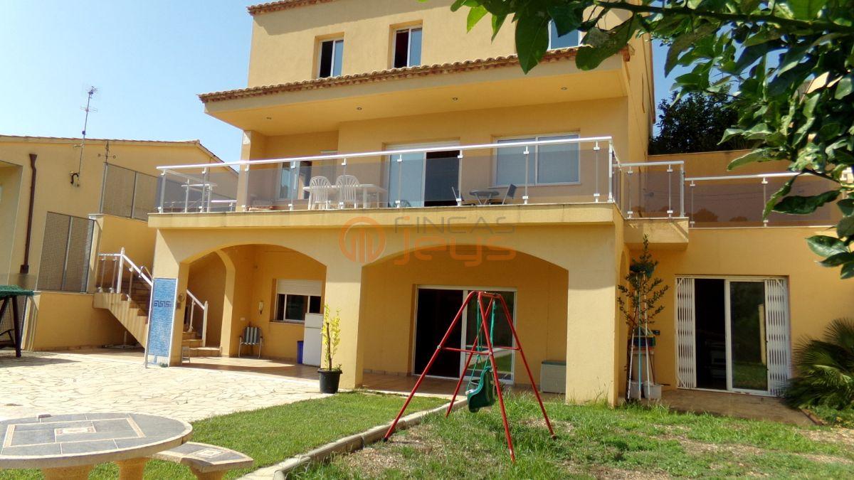 For sale of house in Coma - Ruga