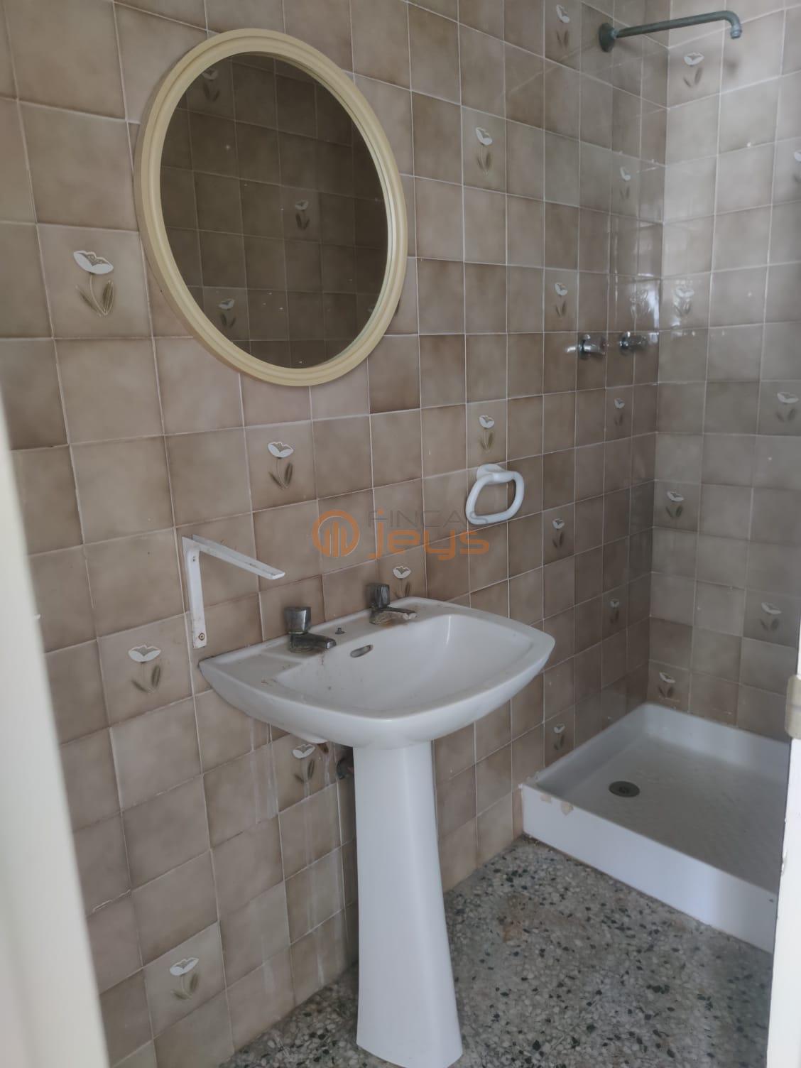 For sale of commercial in Coma - Ruga