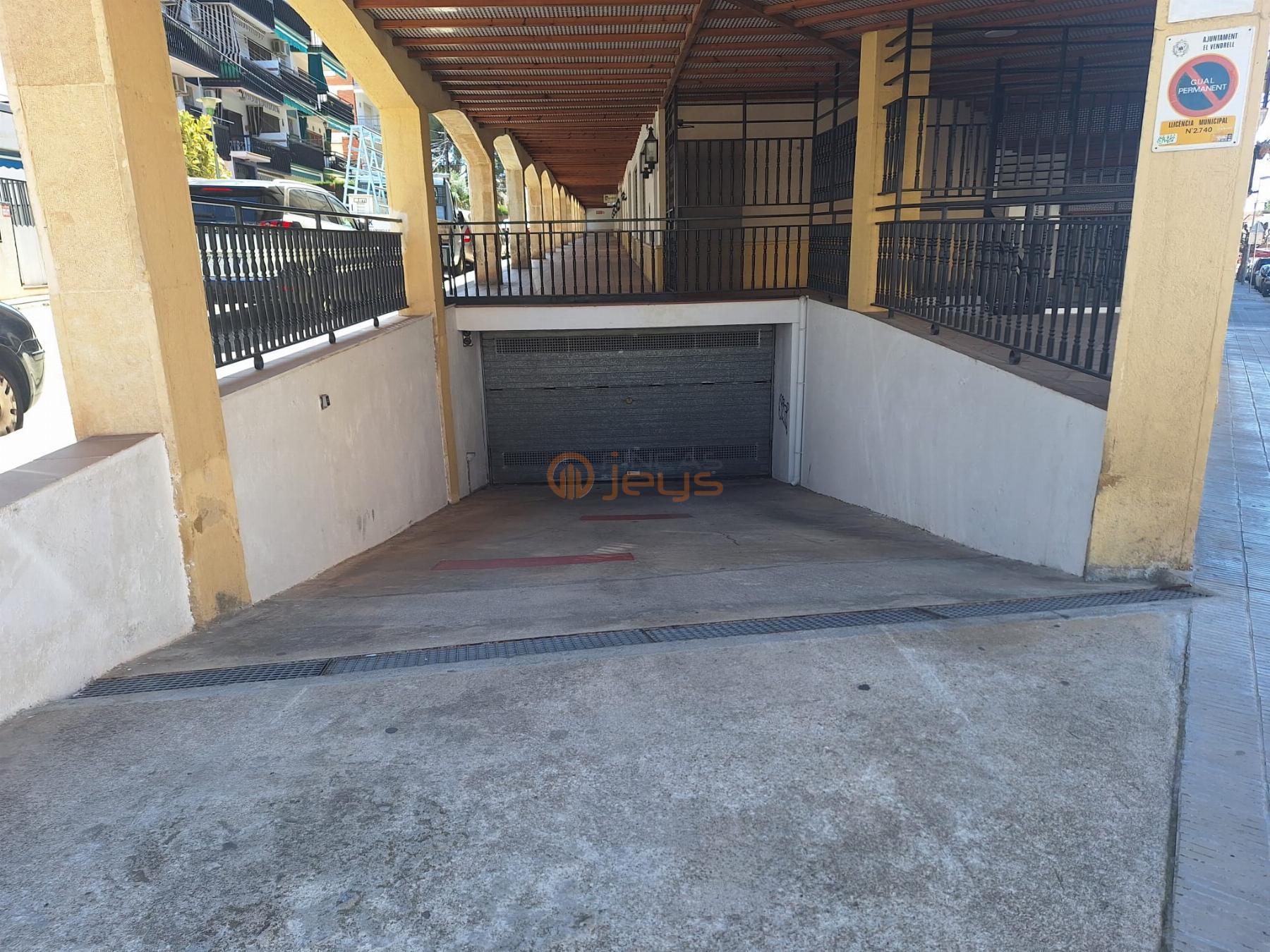 Vendita di box auto in Coma - Ruga
