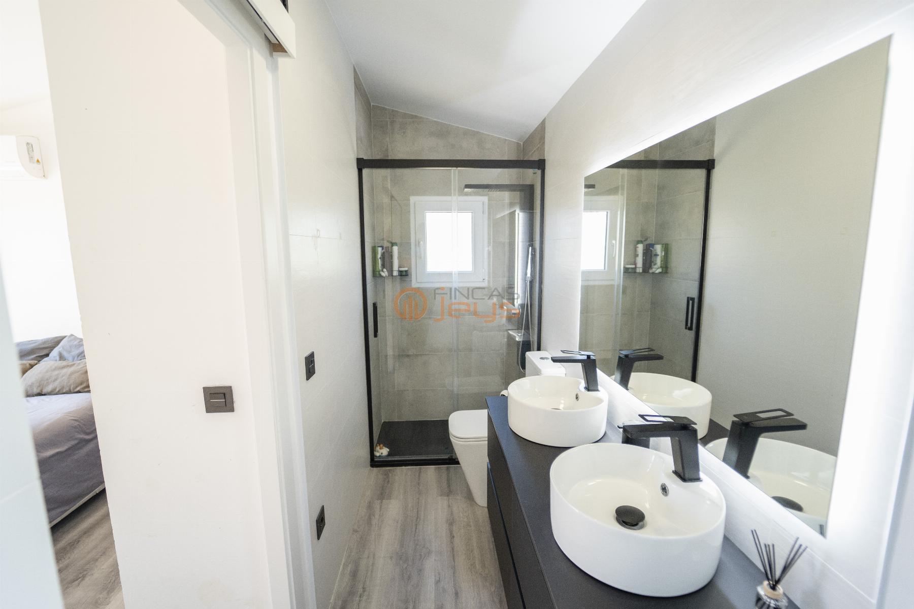 For sale of house in Coma - Ruga