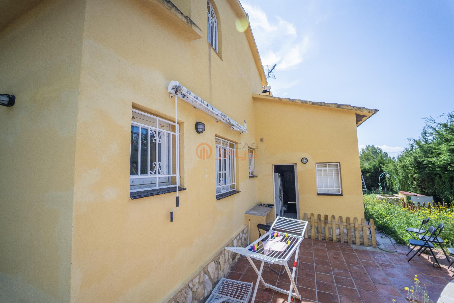 For sale of house in Coma - Ruga