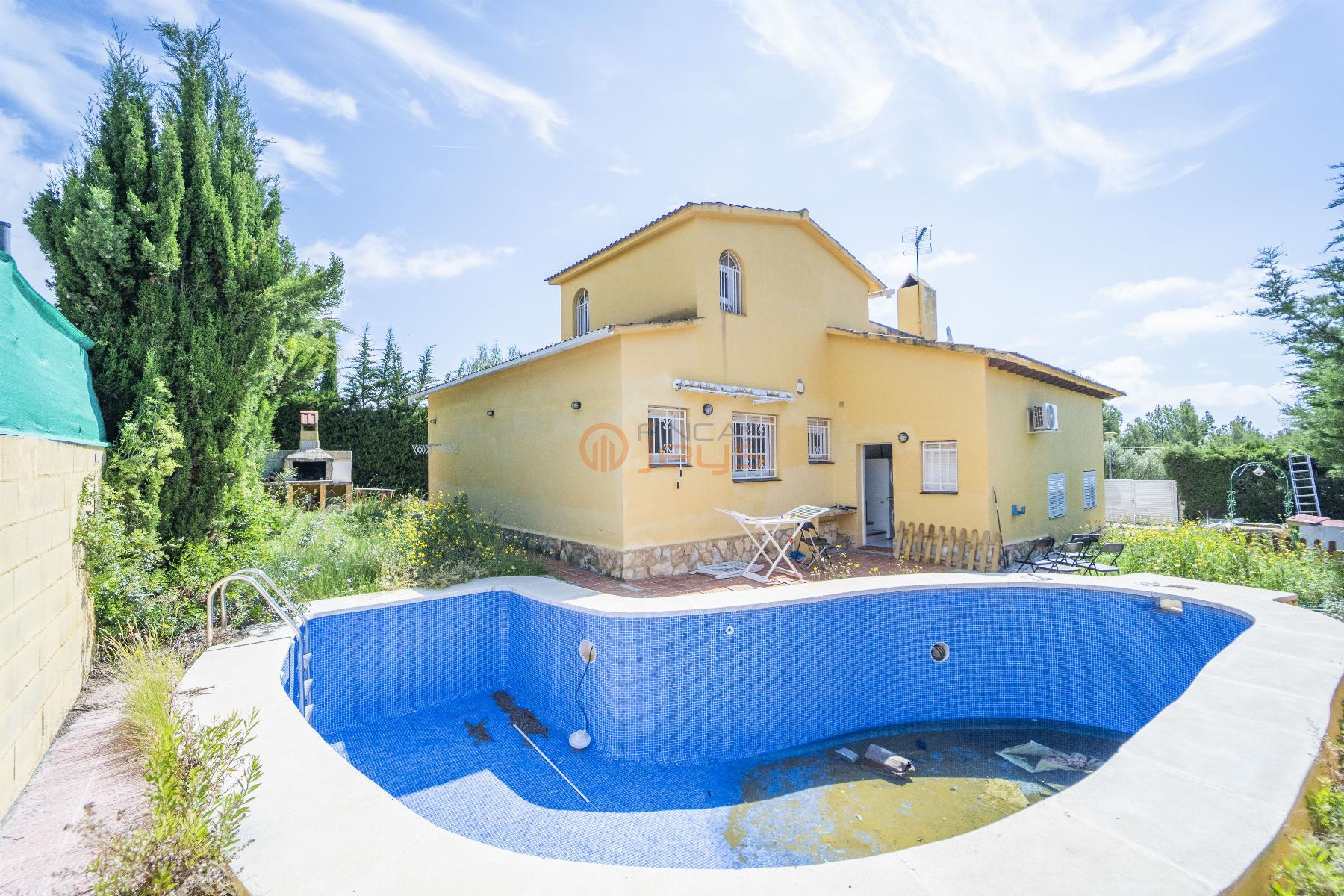 For sale of house in Coma - Ruga