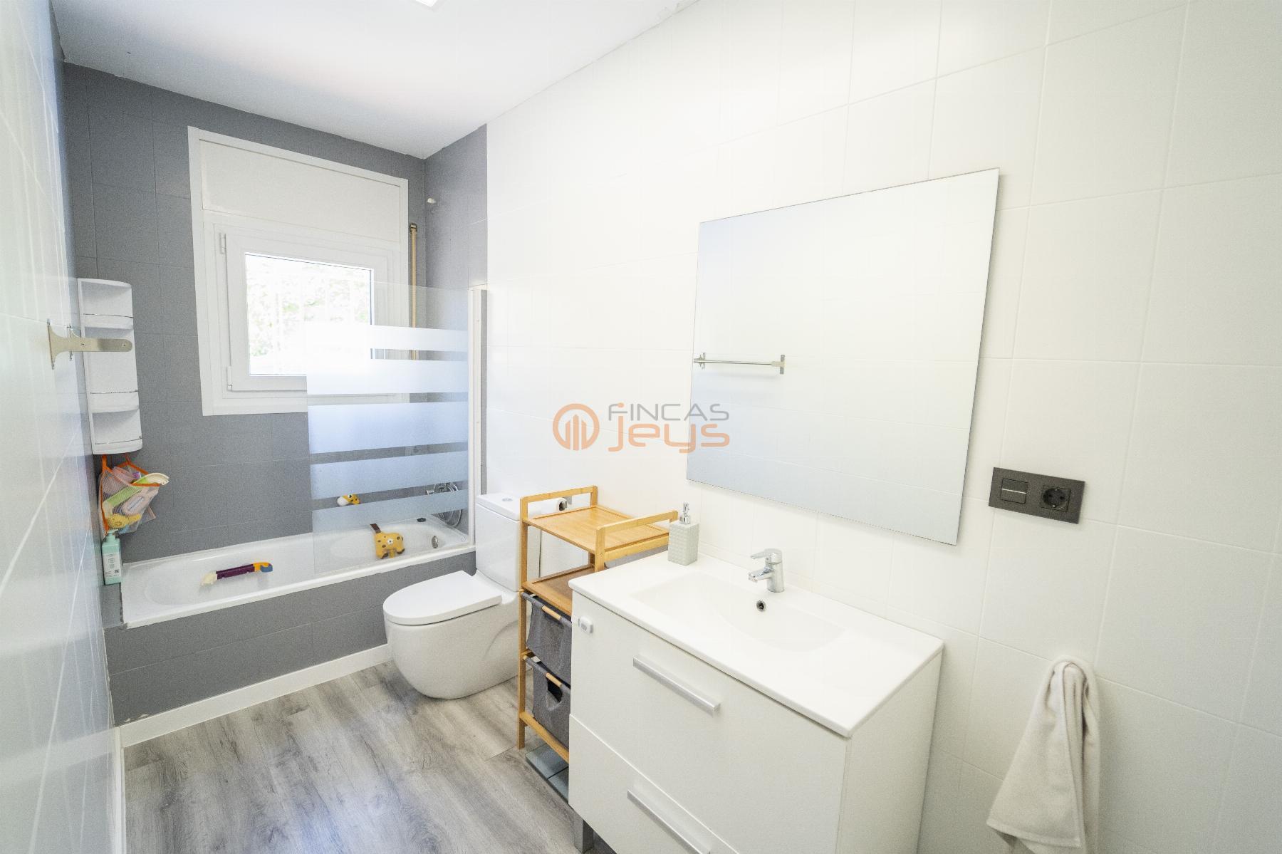 For sale of house in Coma - Ruga