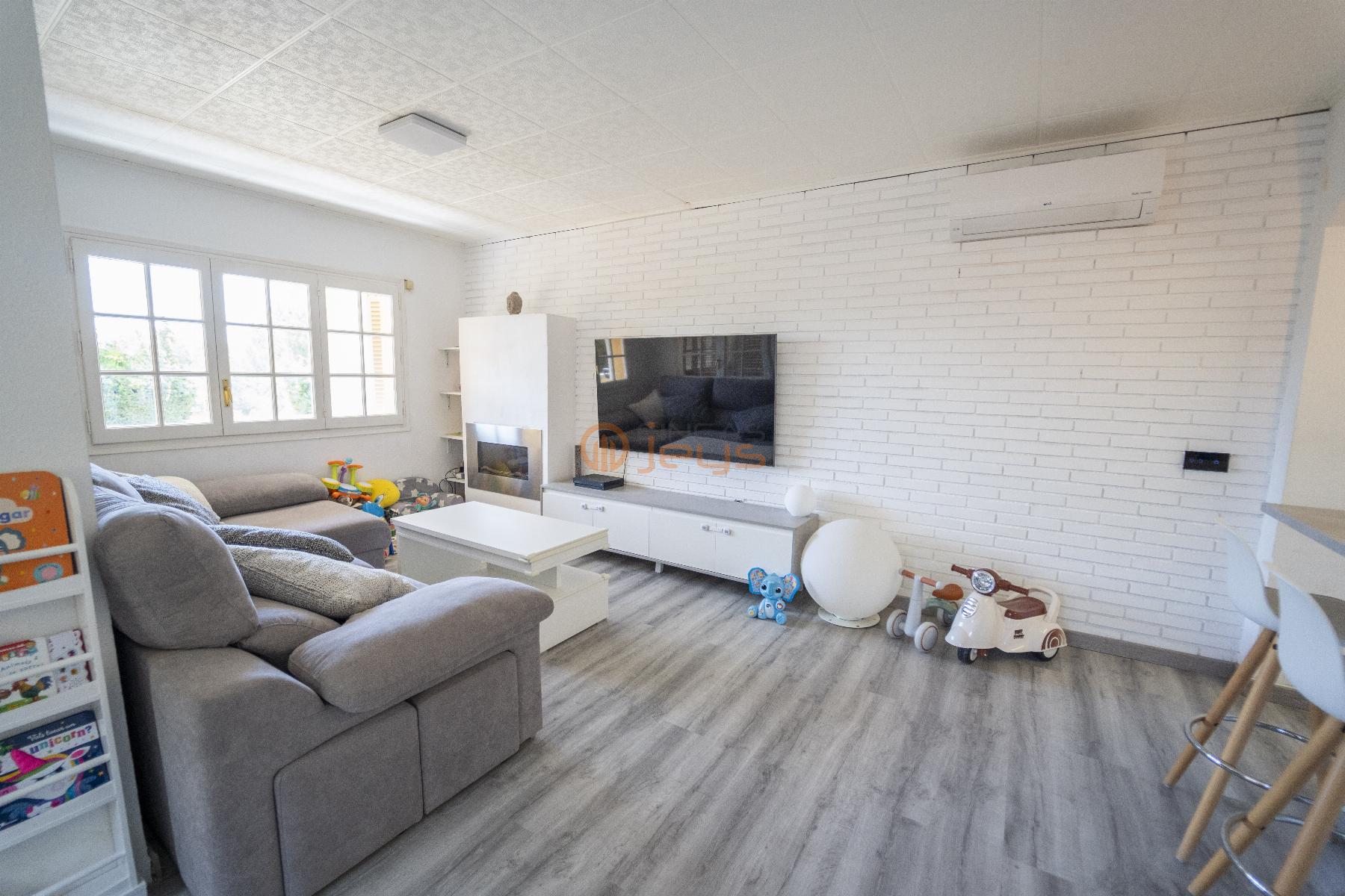 For sale of house in Coma - Ruga