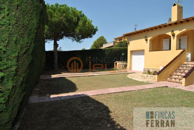 For sale of house in Coma - Ruga