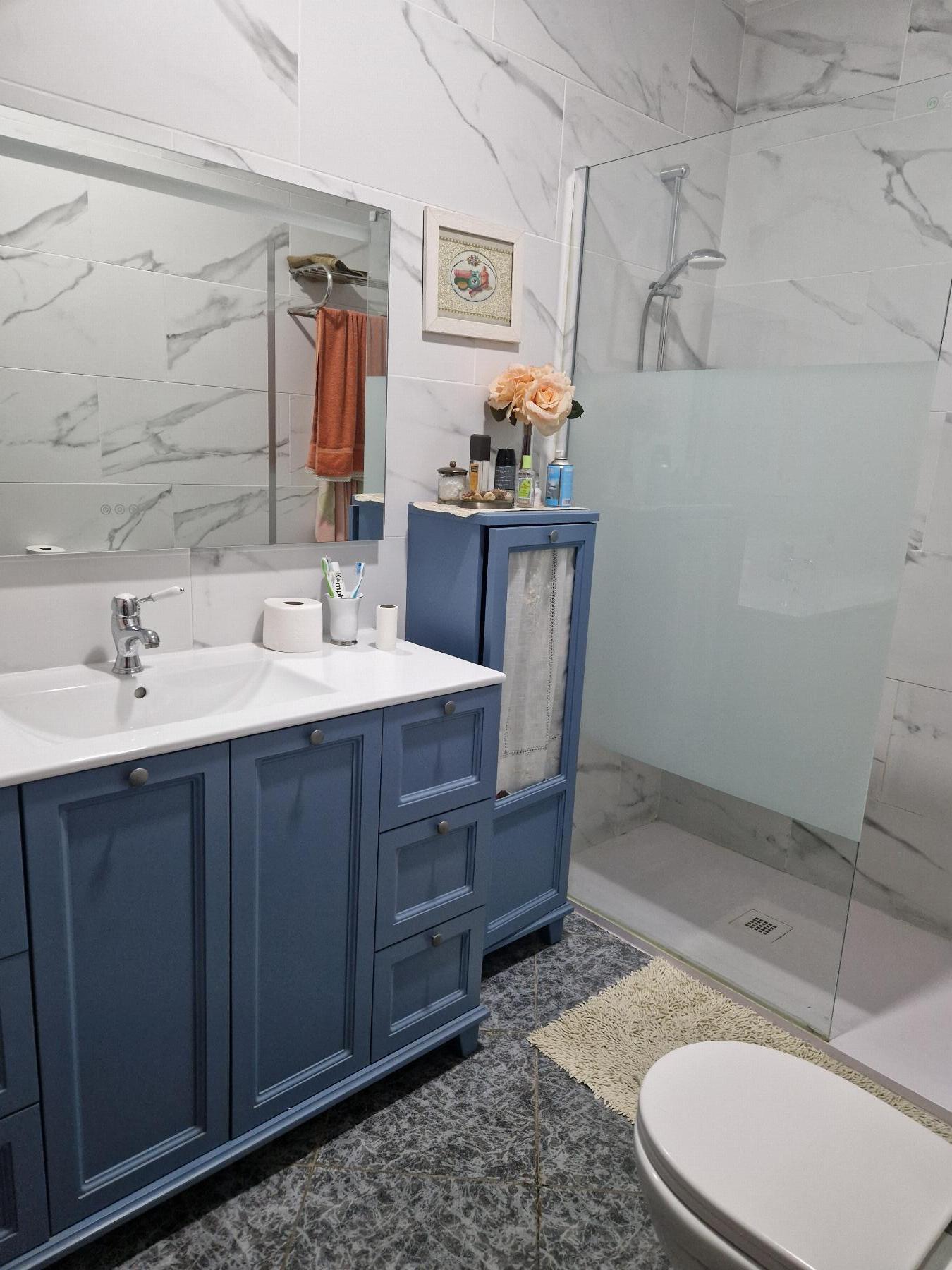 Suite bathroom
