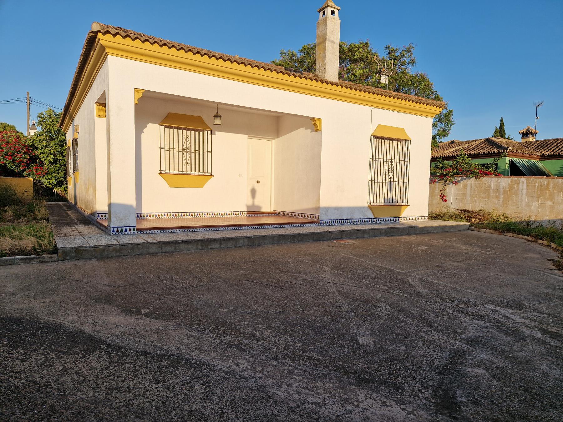 For sale of chalet in Chiclana de la Frontera