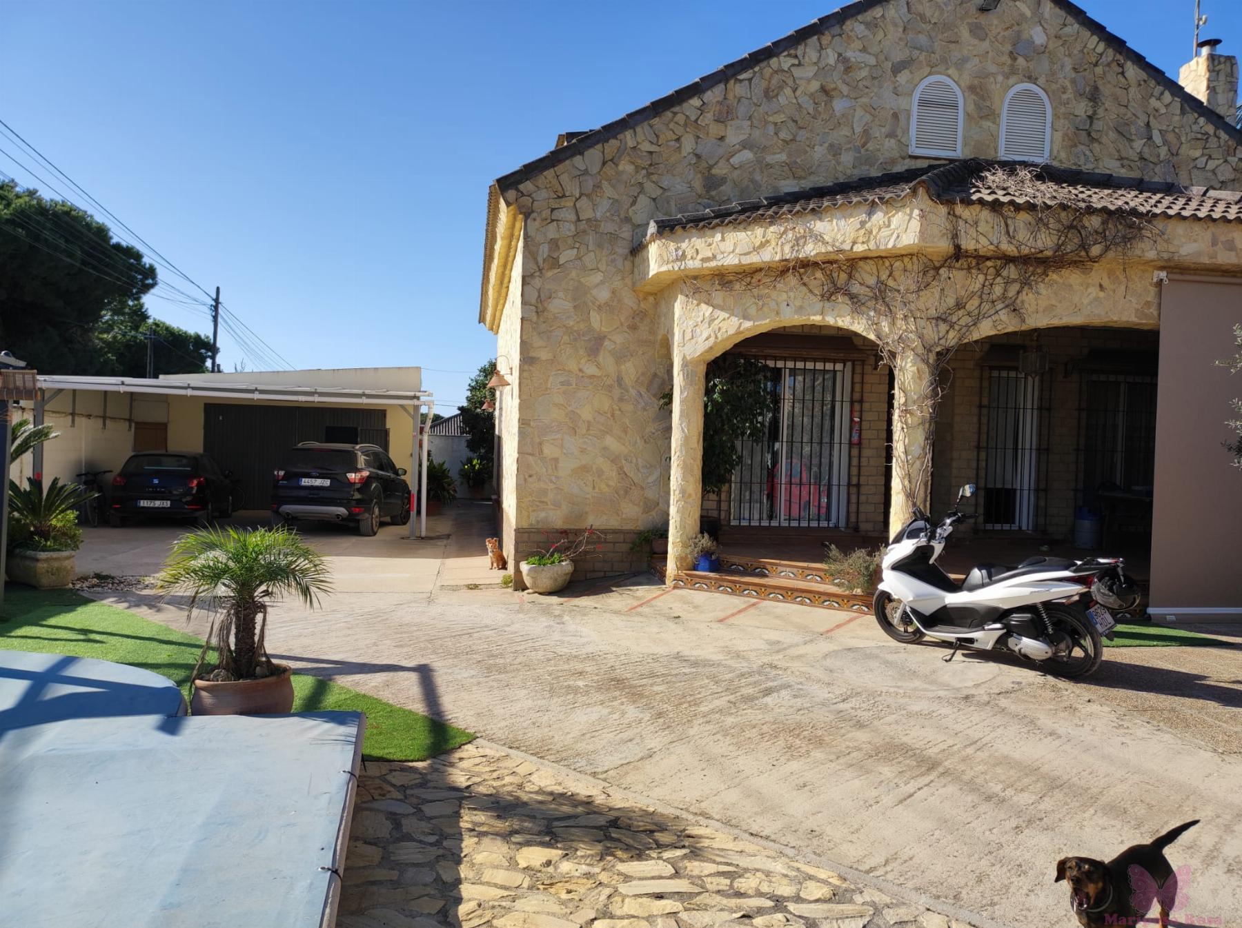 For sale of chalet in Chiclana de la Frontera