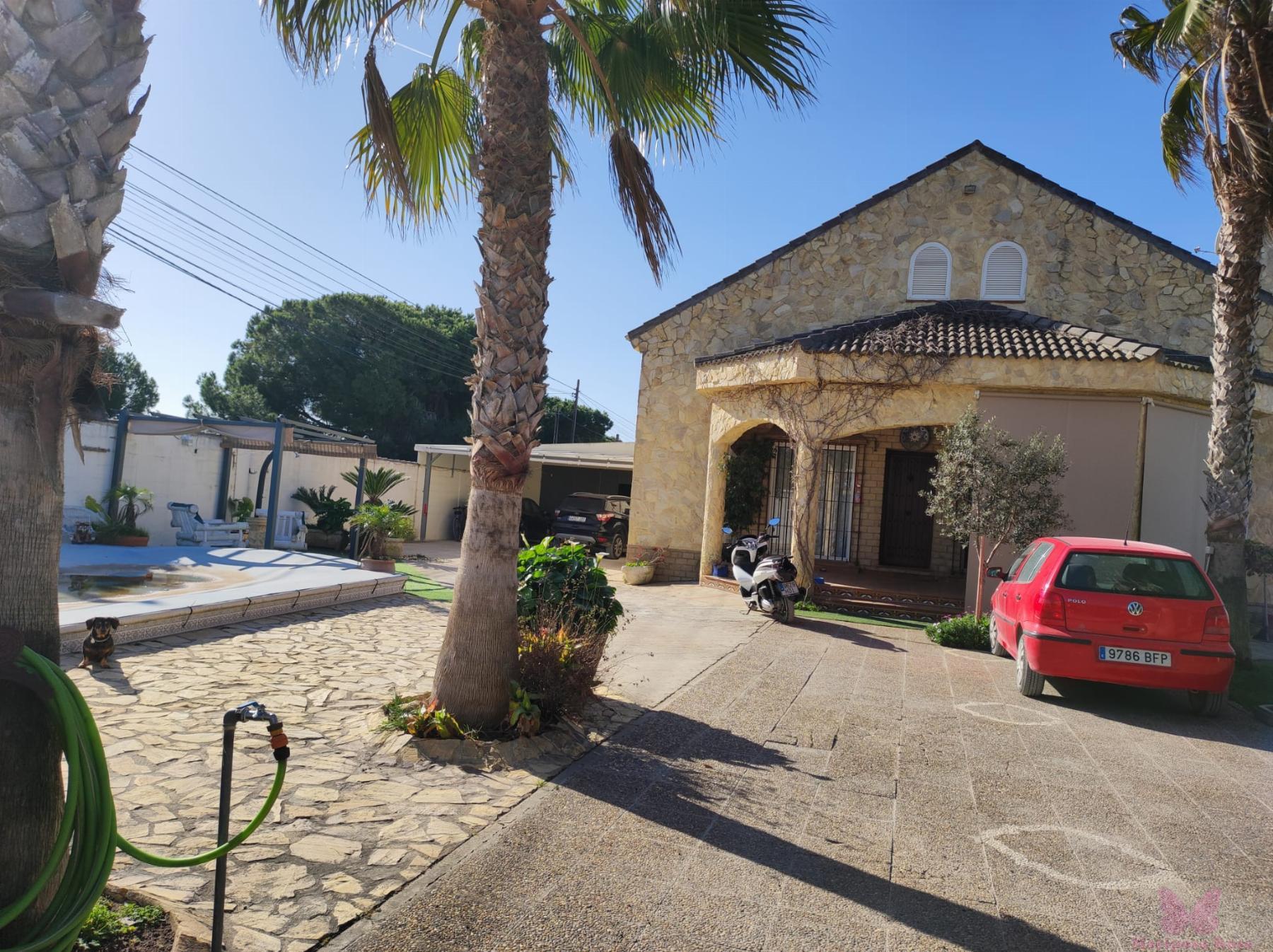 For sale of chalet in Chiclana de la Frontera