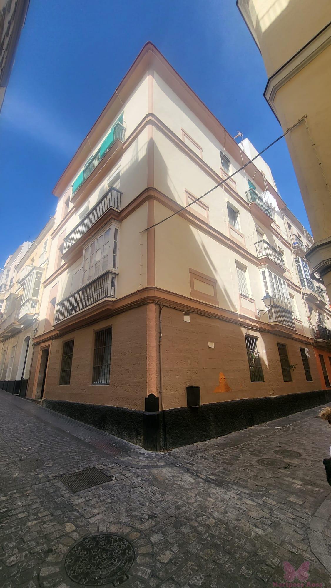 For sale of building in Cádiz