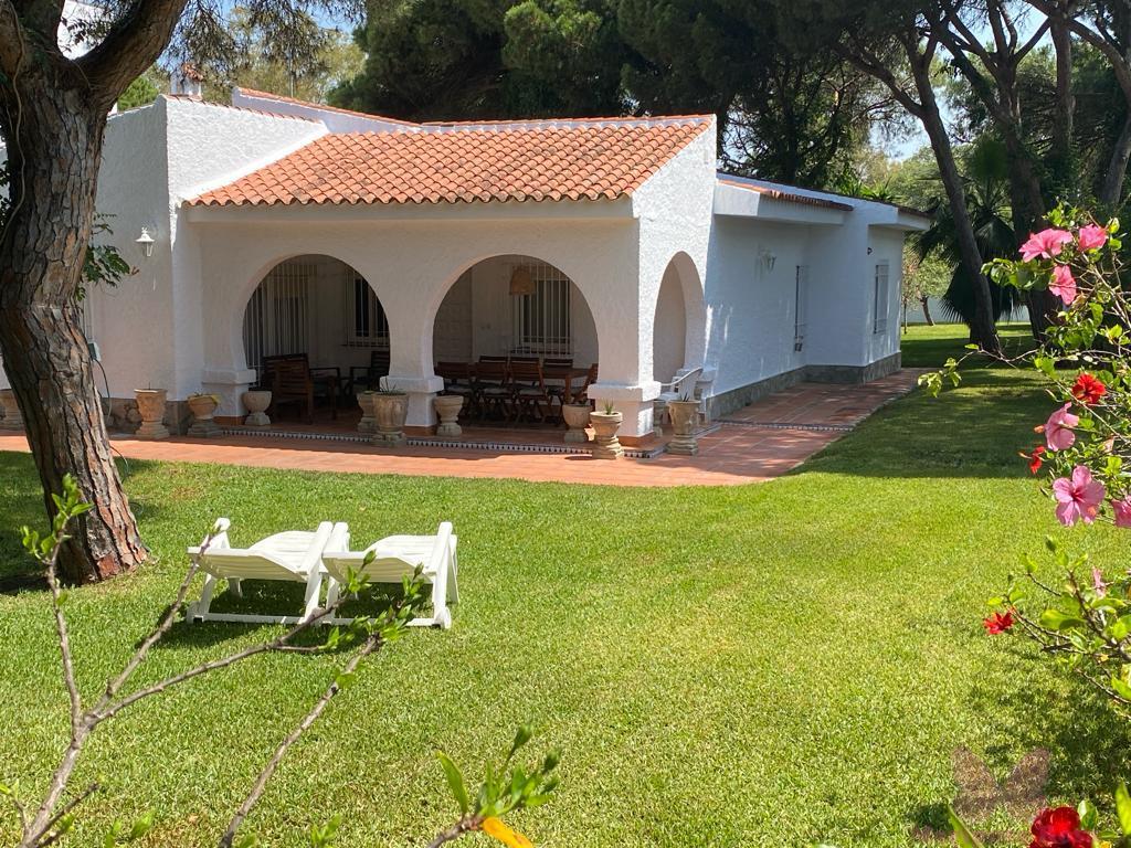 For sale of chalet in Chiclana de la Frontera
