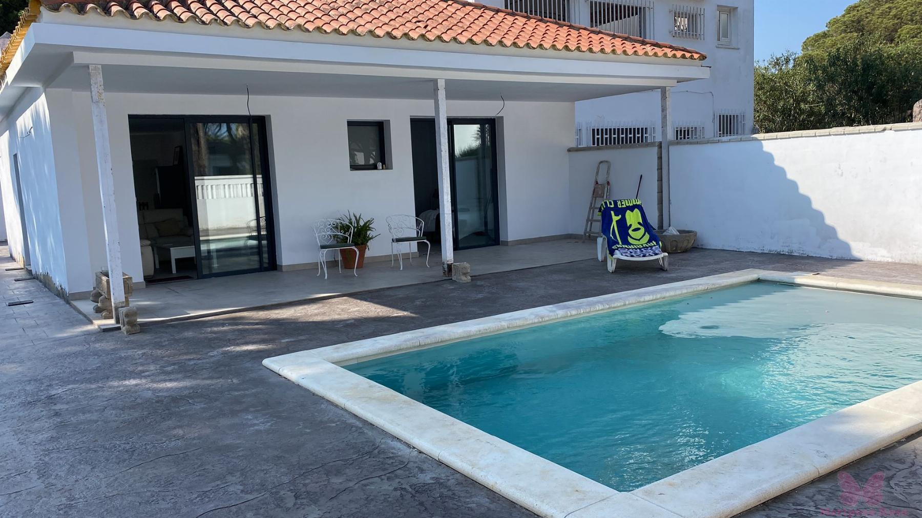 For sale of chalet in Chiclana de la Frontera