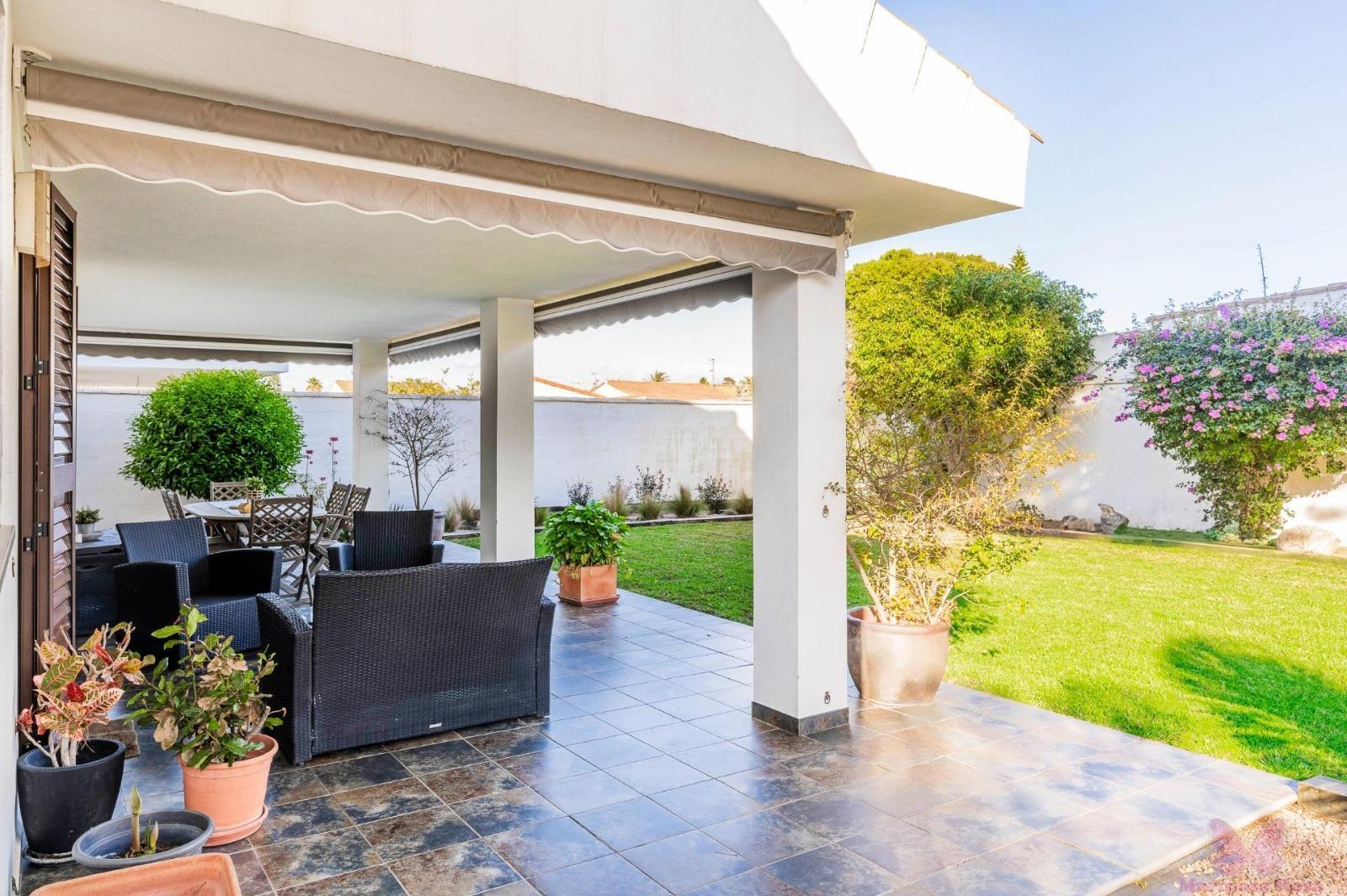 For sale of chalet in Chiclana de la Frontera
