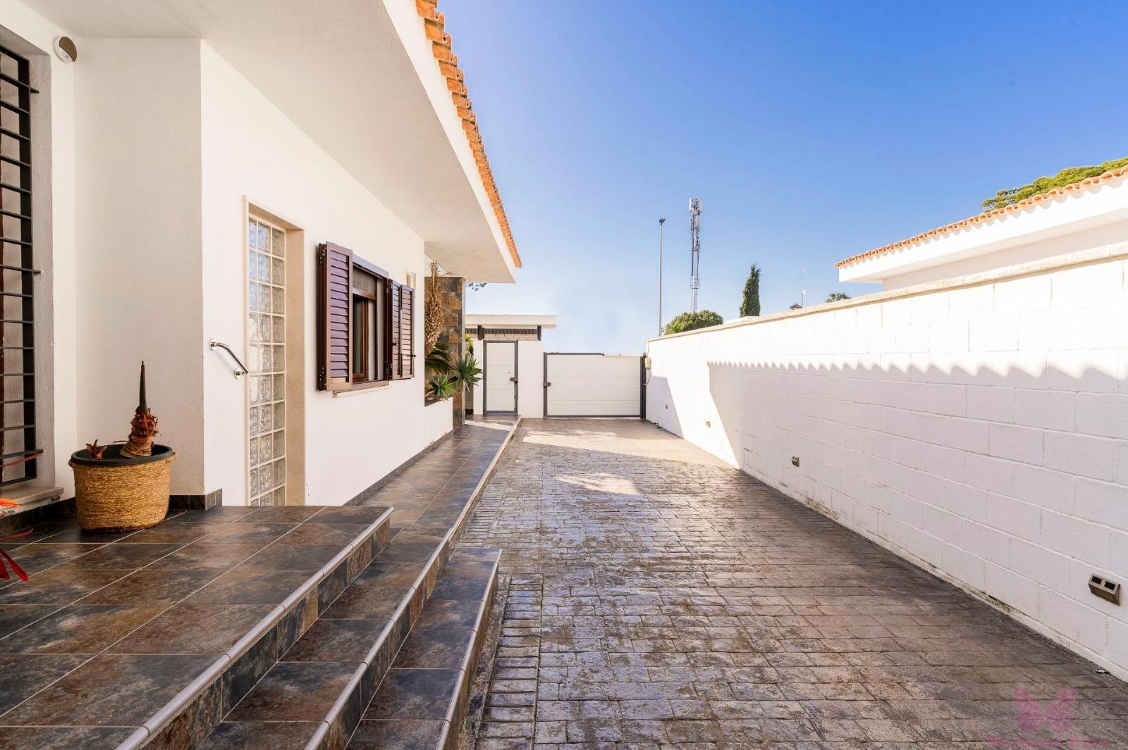 For sale of chalet in Chiclana de la Frontera