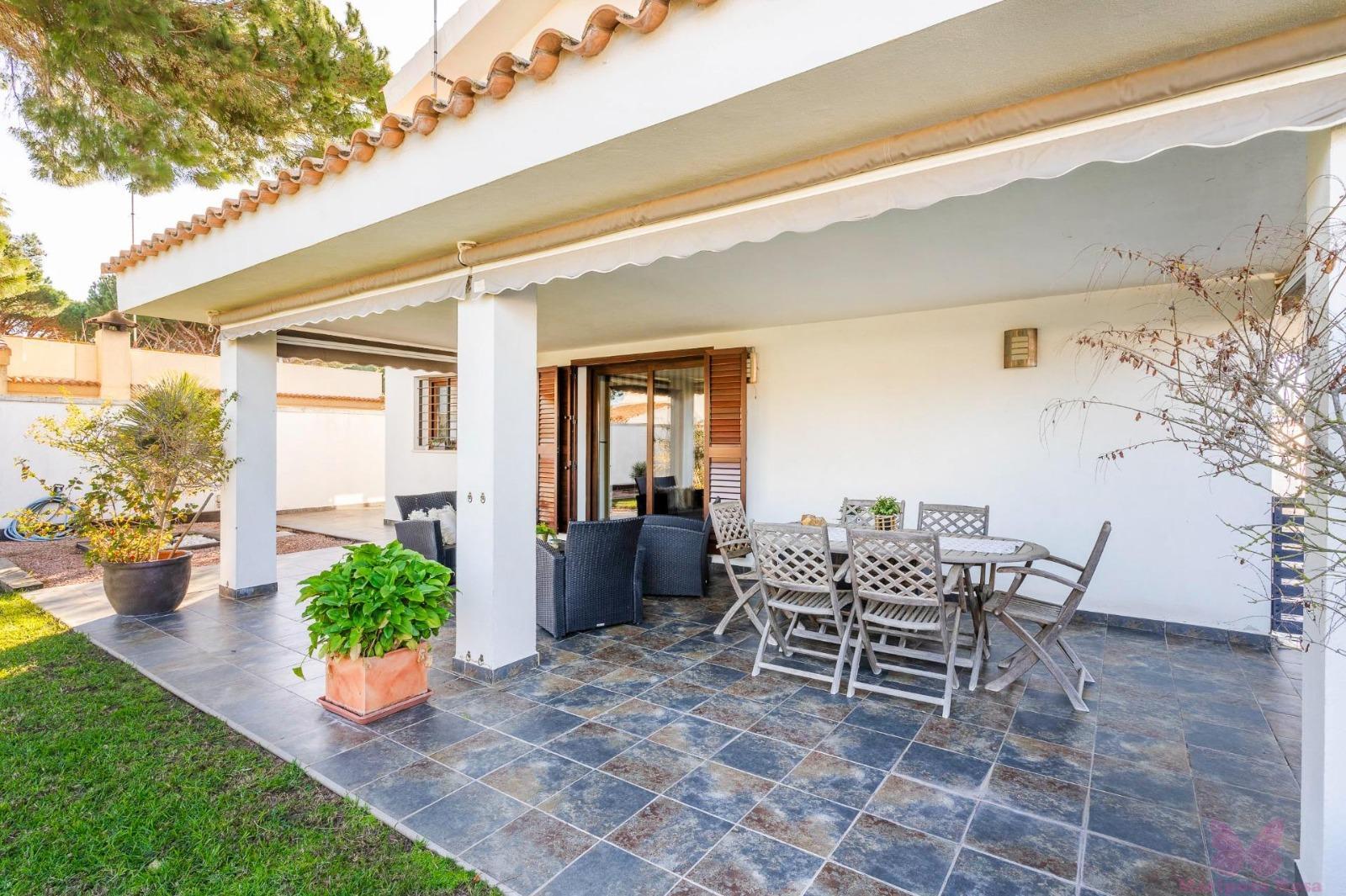 For sale of chalet in Chiclana de la Frontera