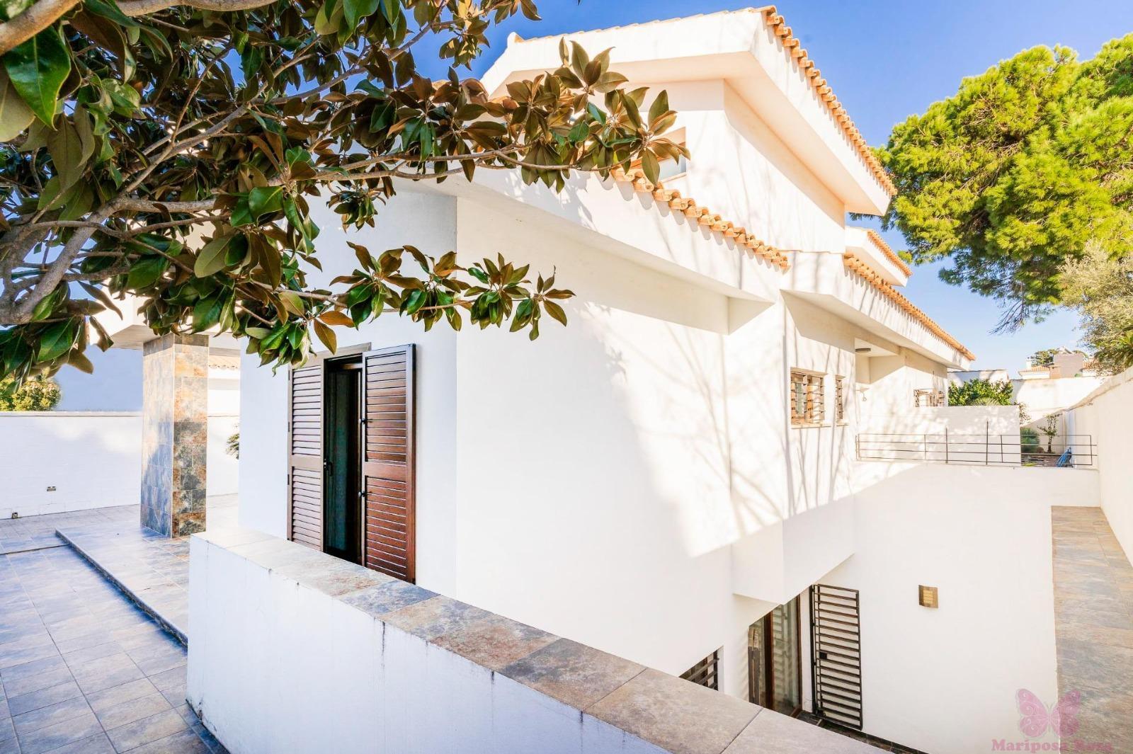 For sale of chalet in Chiclana de la Frontera
