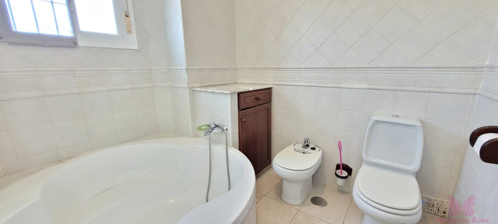 Suite bathroom