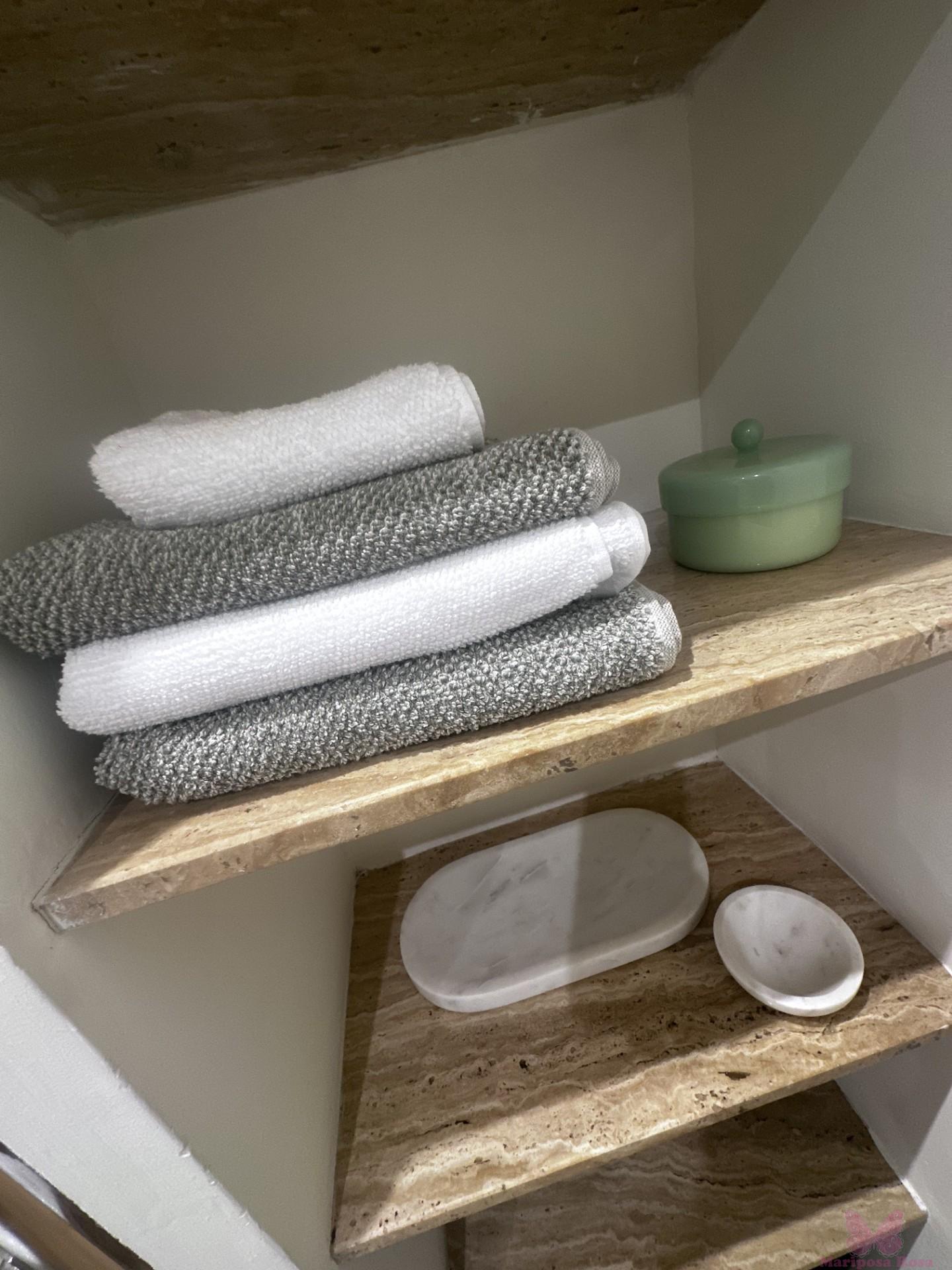 Suite bathroom