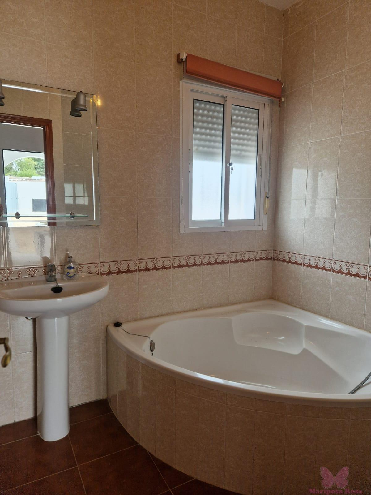 Suite bathroom