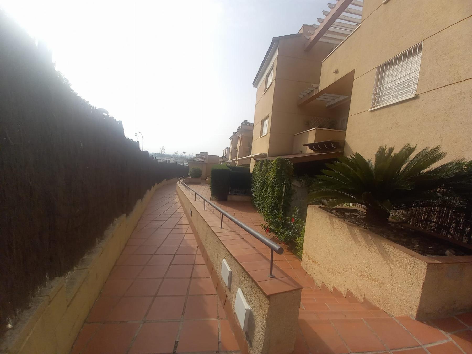 For sale of flat in Tomares