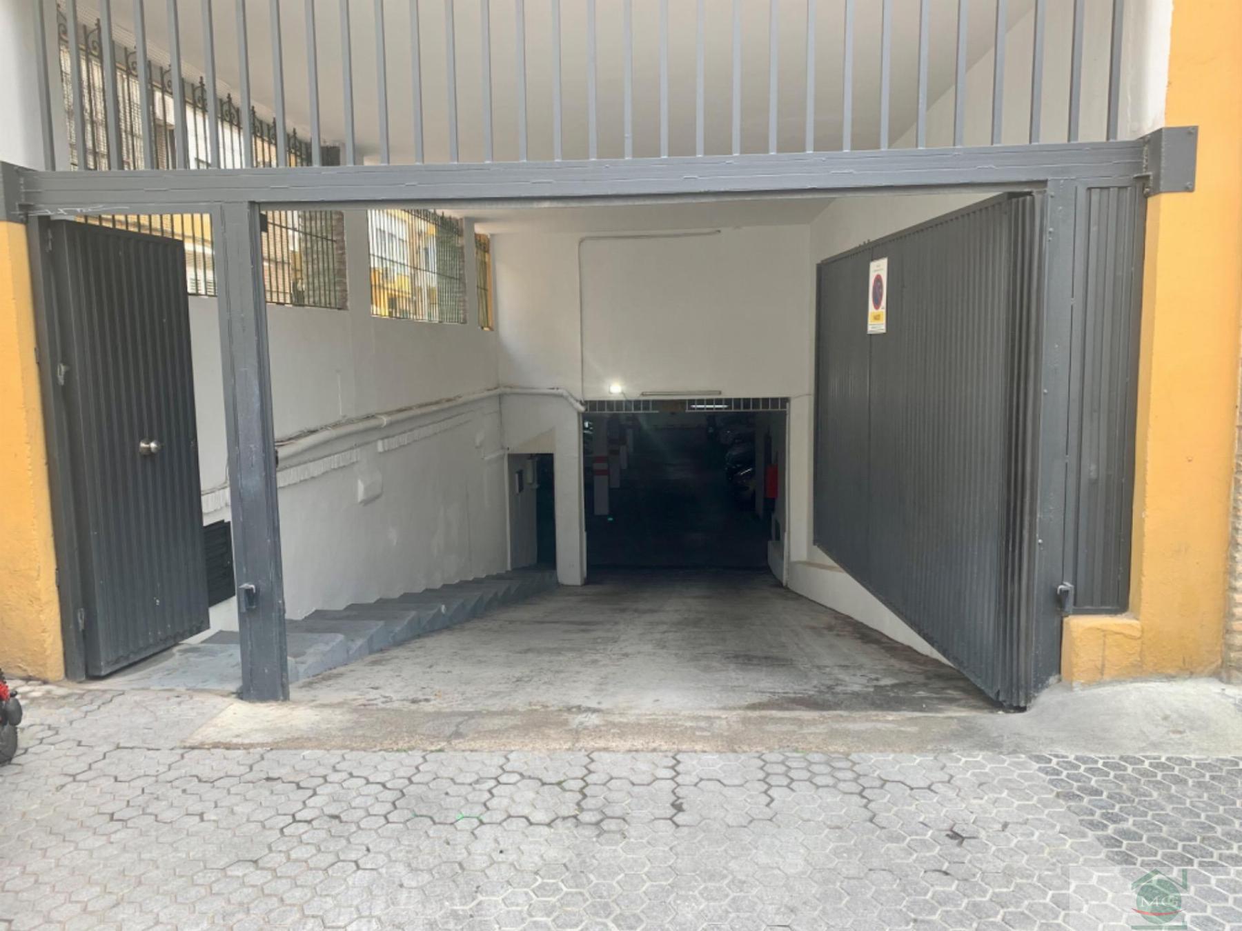 For sale of garage in Sevilla