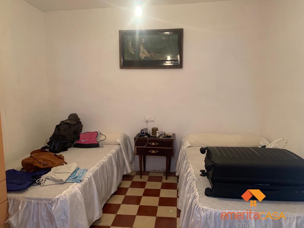 For sale of house in Valverde de Mérida