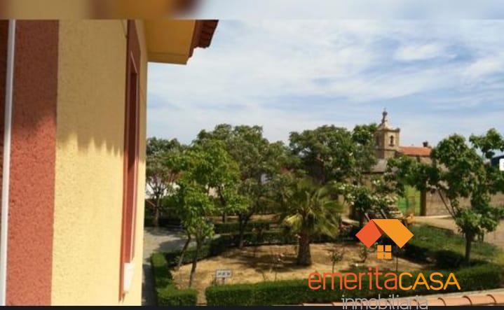 For sale of duplex in Trujillanos