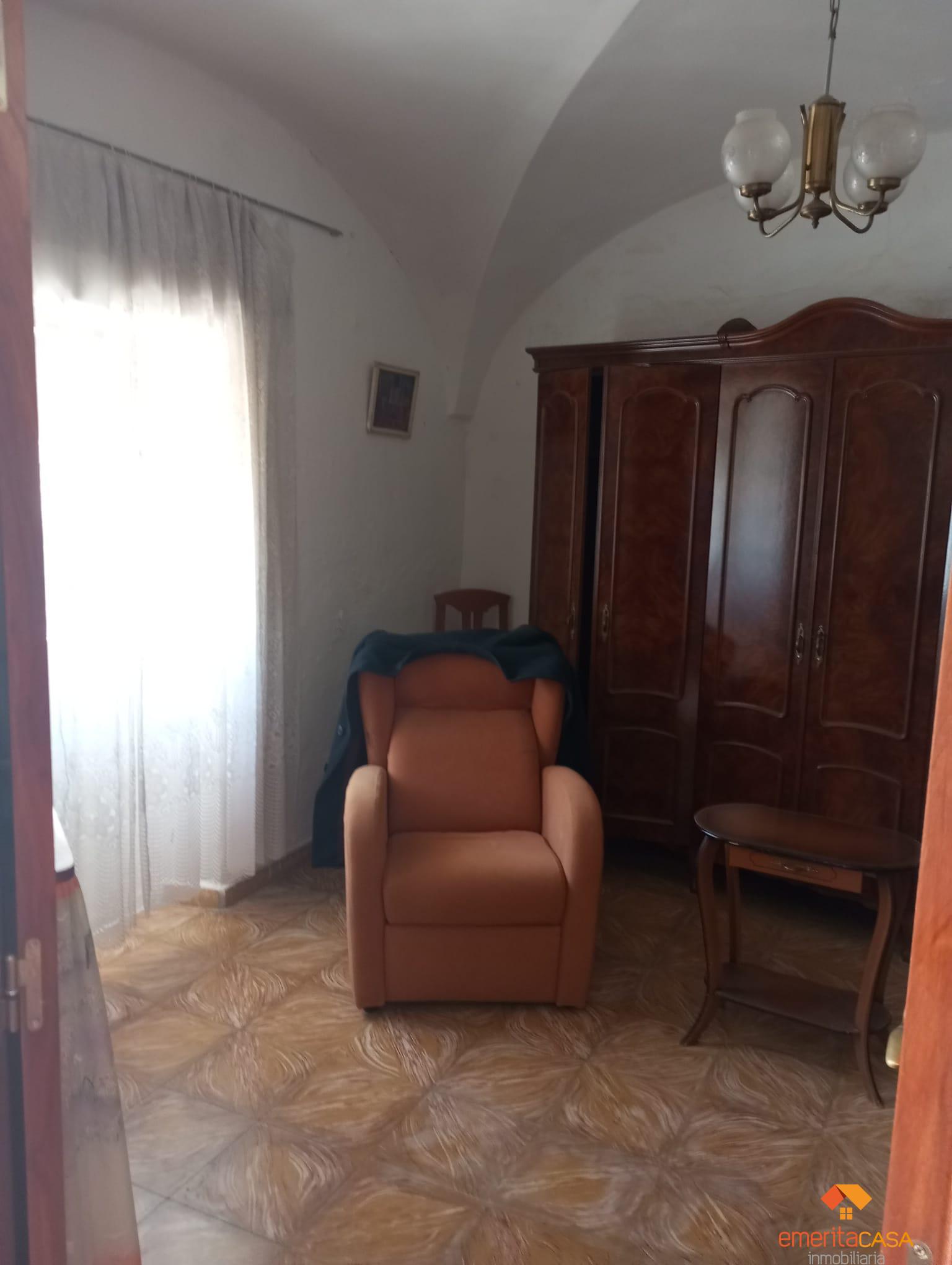 For sale of house in Esparragalejo