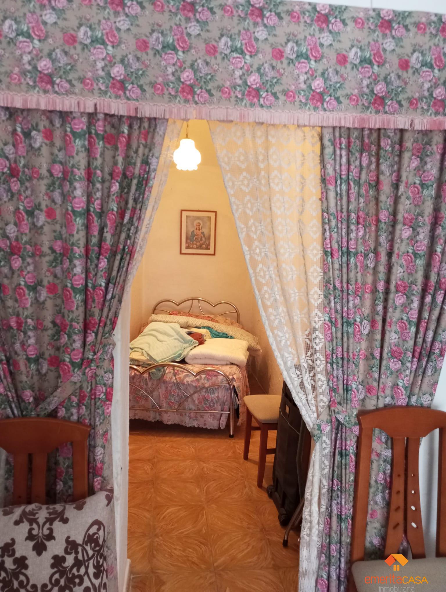 For sale of house in Esparragalejo