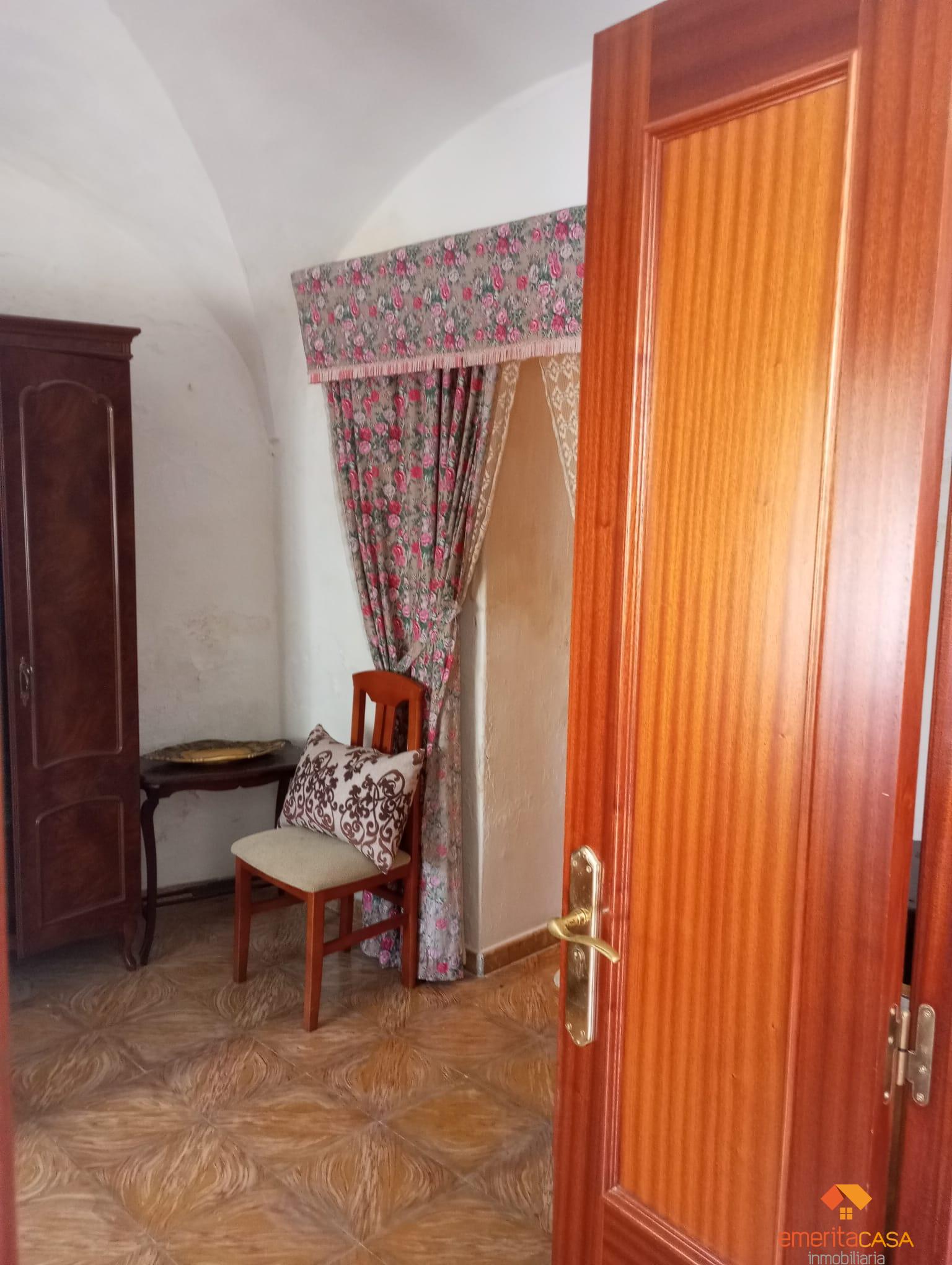 For sale of house in Esparragalejo