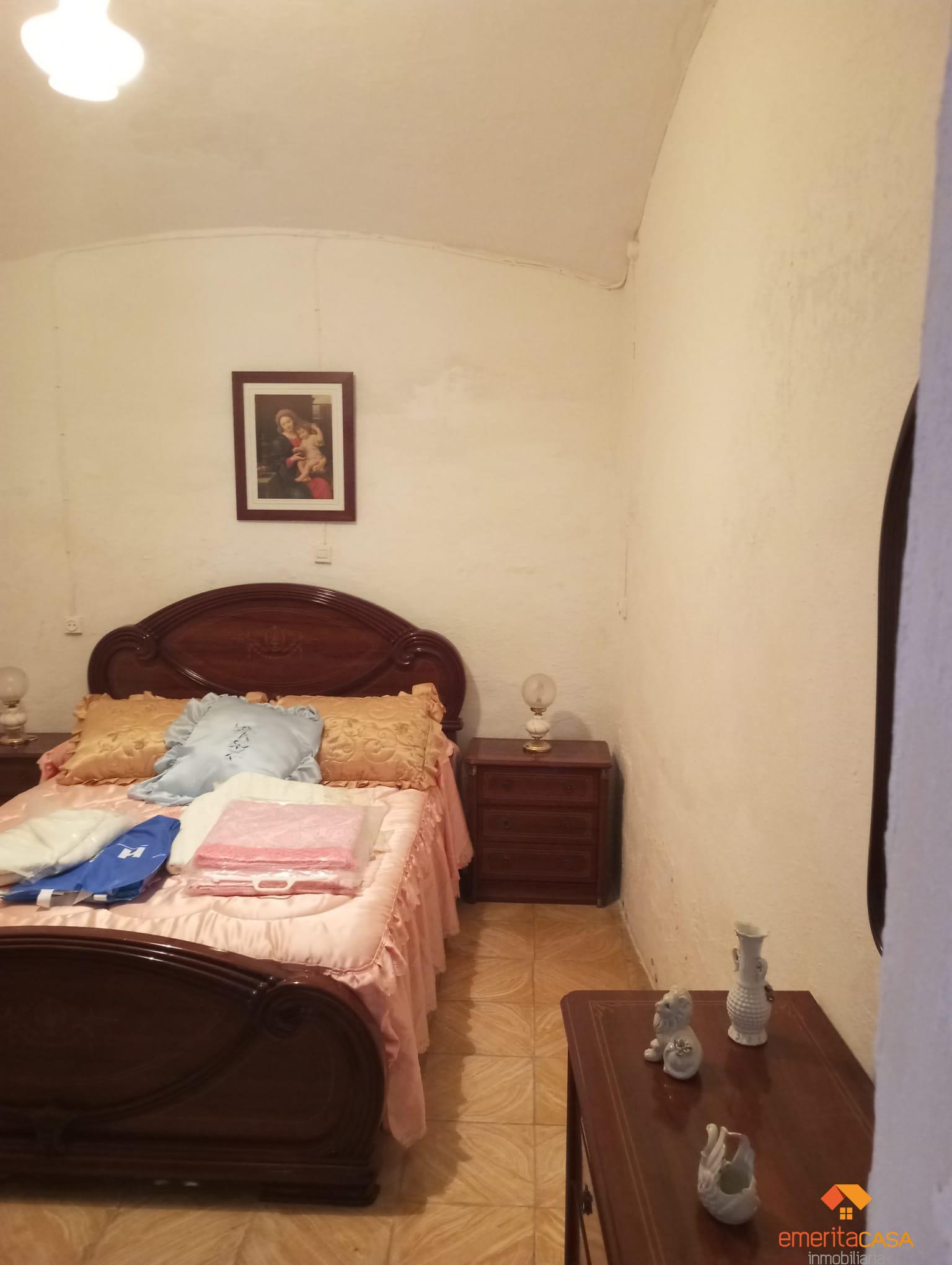 For sale of house in Esparragalejo