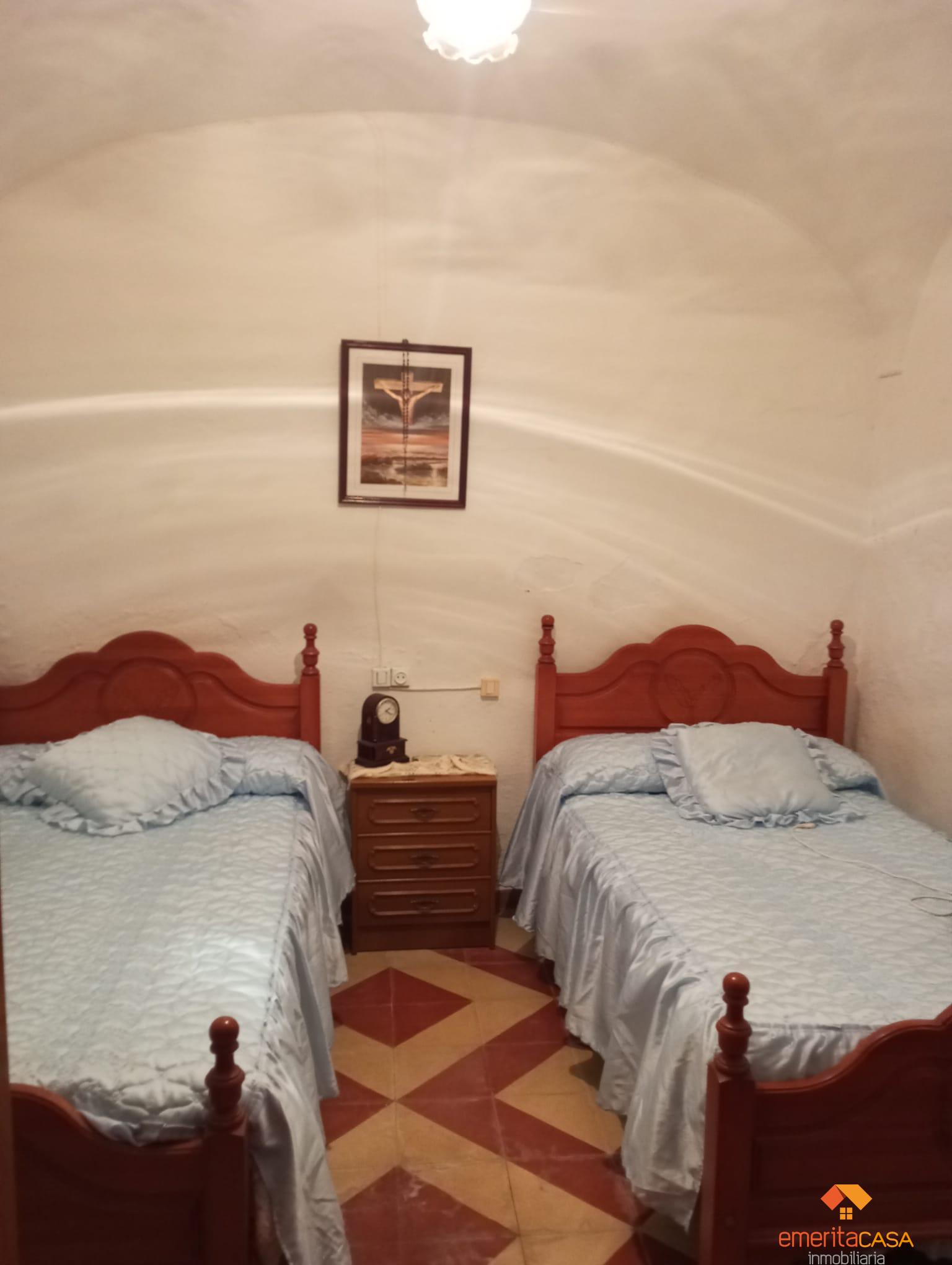 For sale of house in Esparragalejo