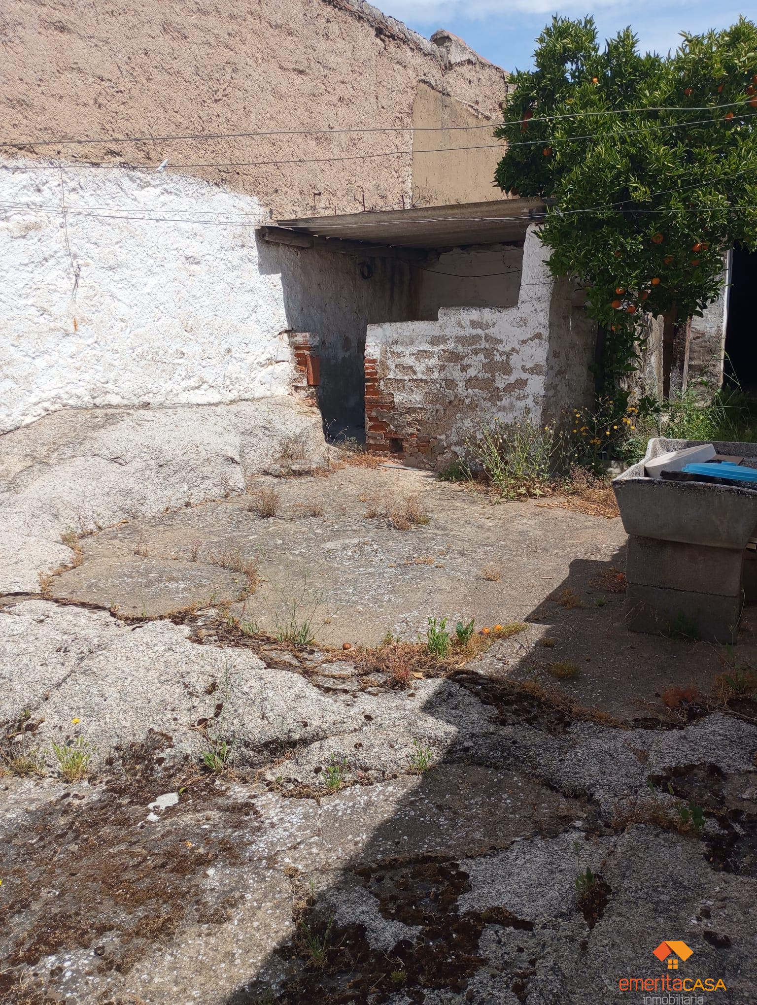 For sale of house in Esparragalejo