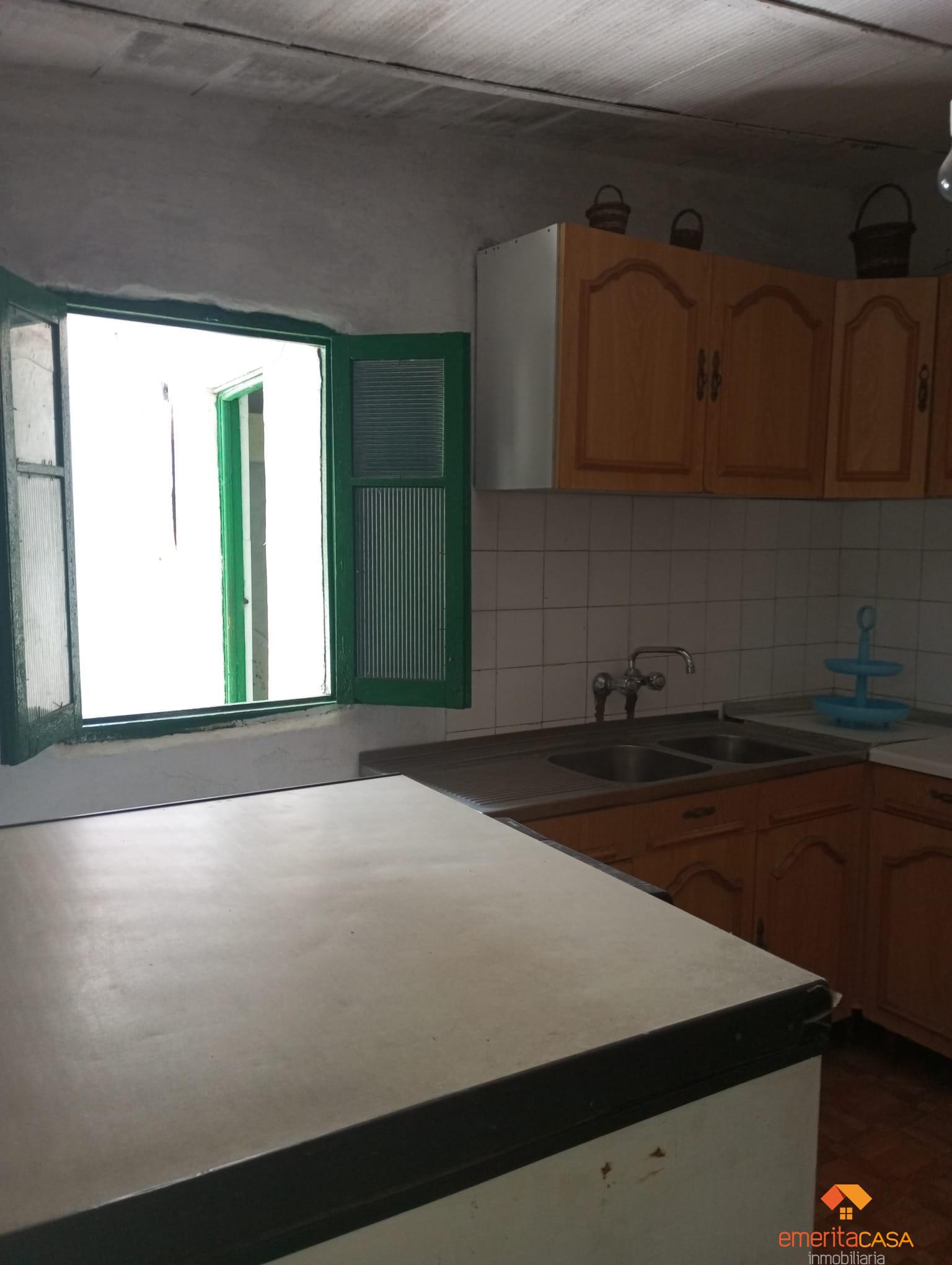 For sale of house in Esparragalejo