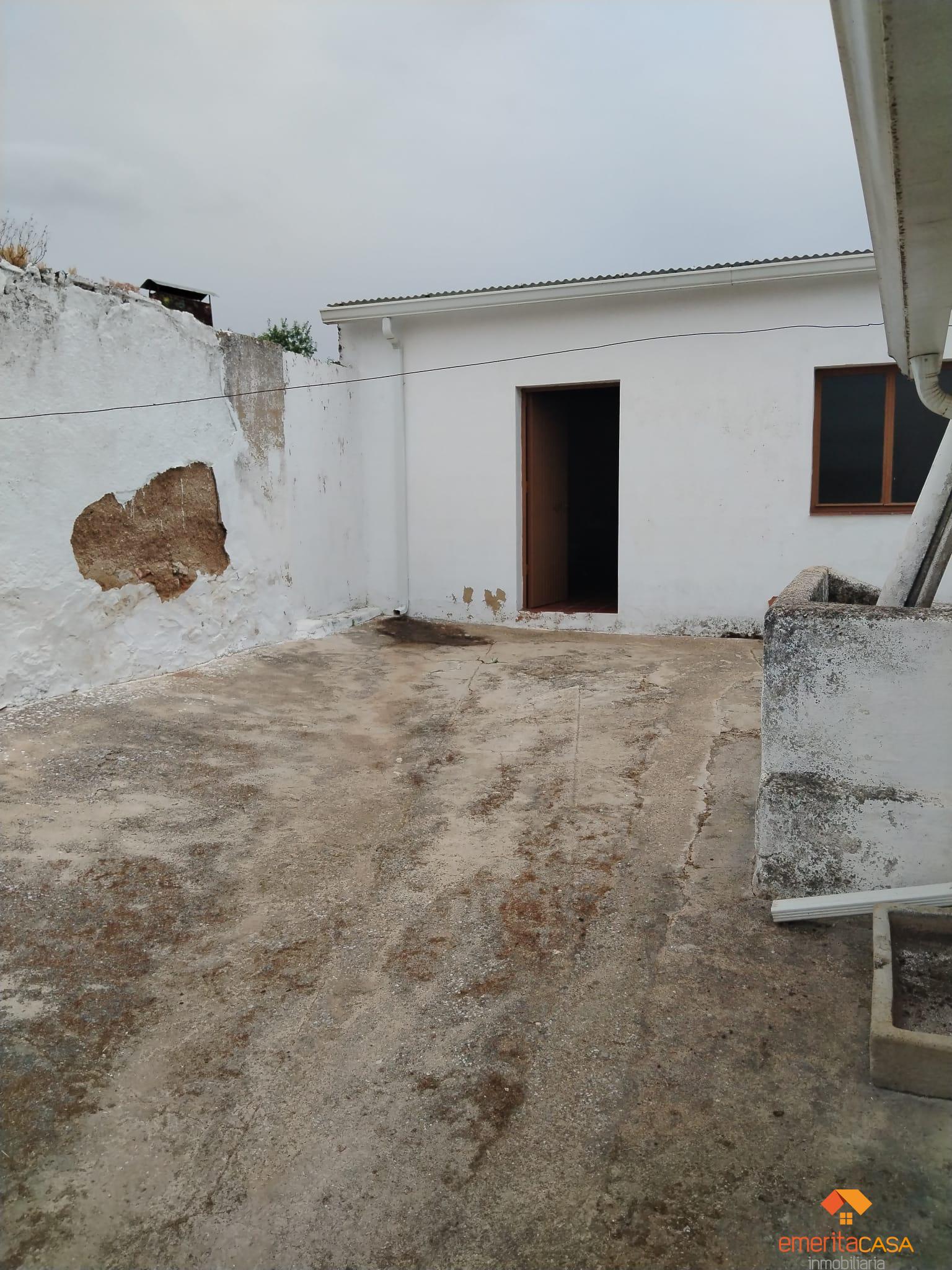 For sale of house in Esparragalejo