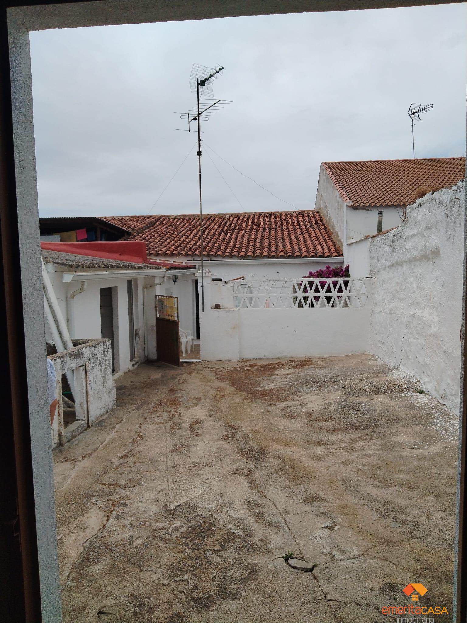 For sale of house in Esparragalejo