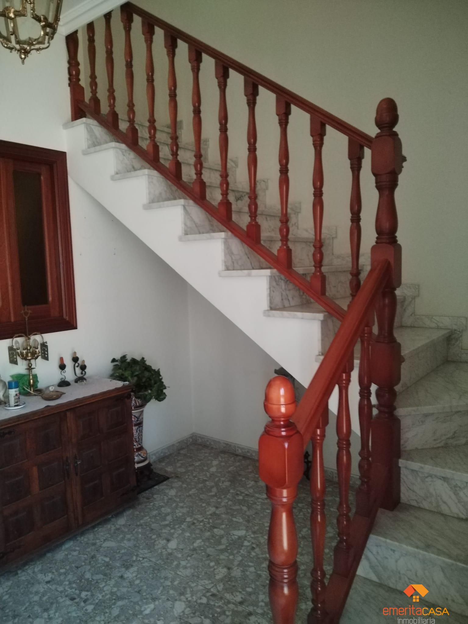 For sale of duplex in Guareña
