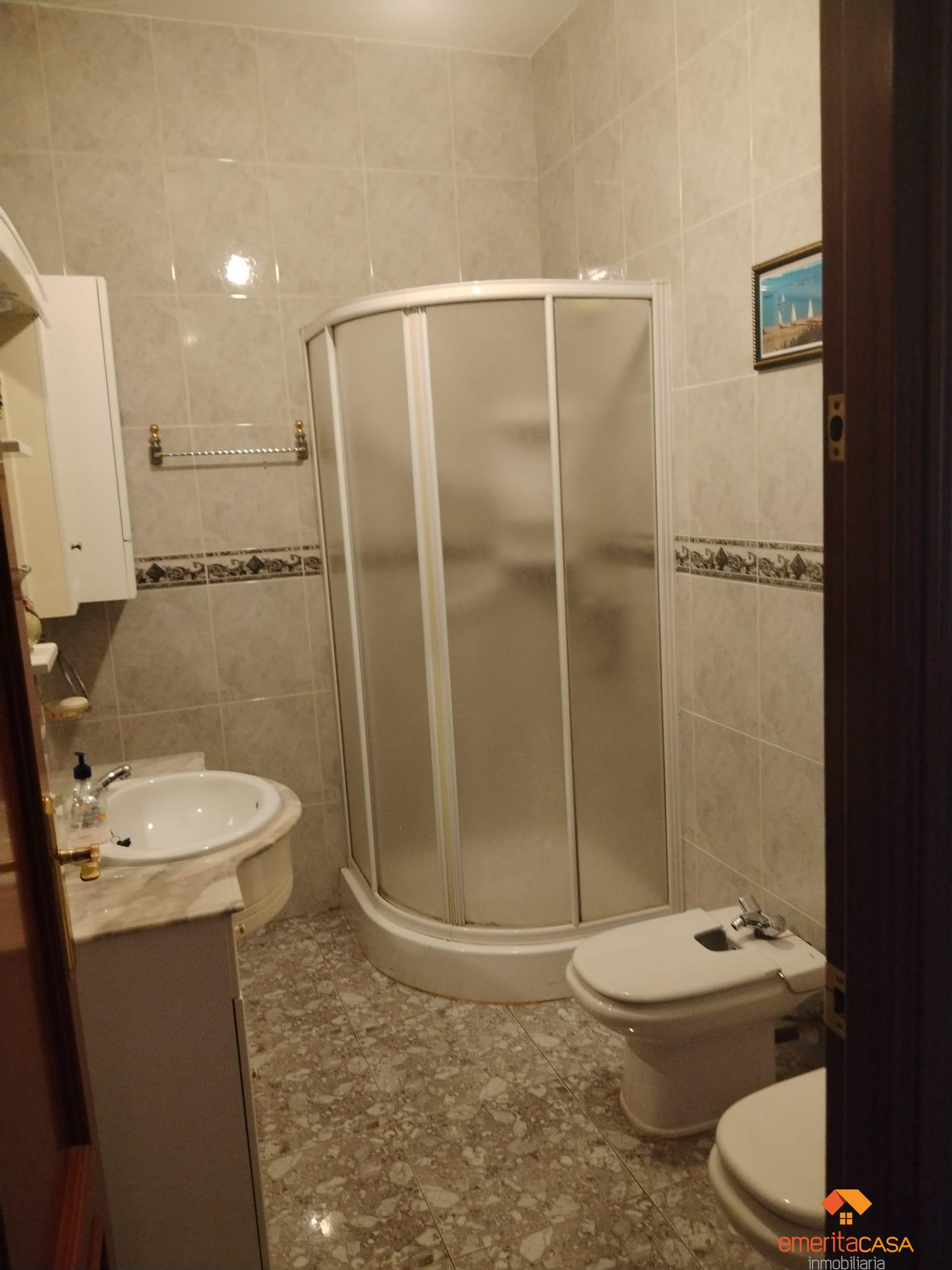 For sale of duplex in Guareña