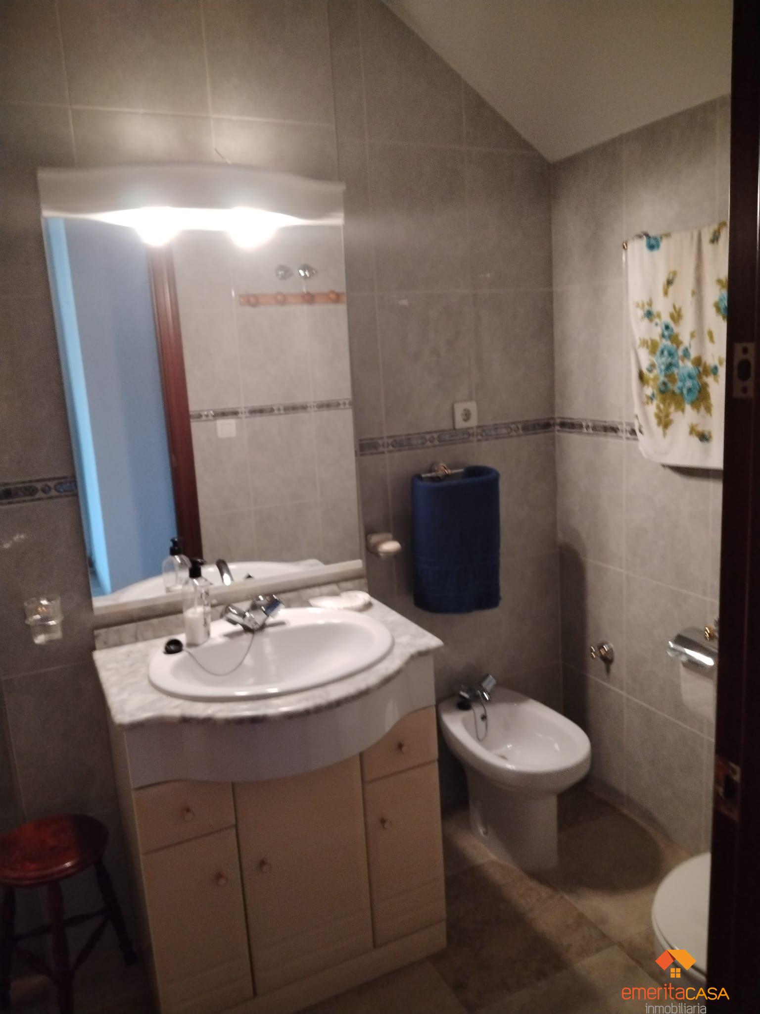 For sale of duplex in Guareña