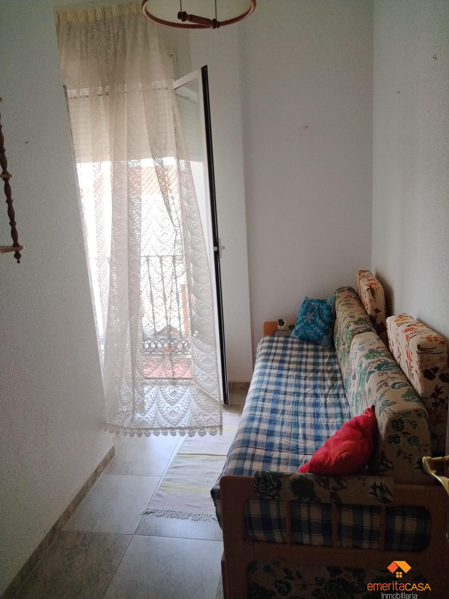 For sale of duplex in Guareña
