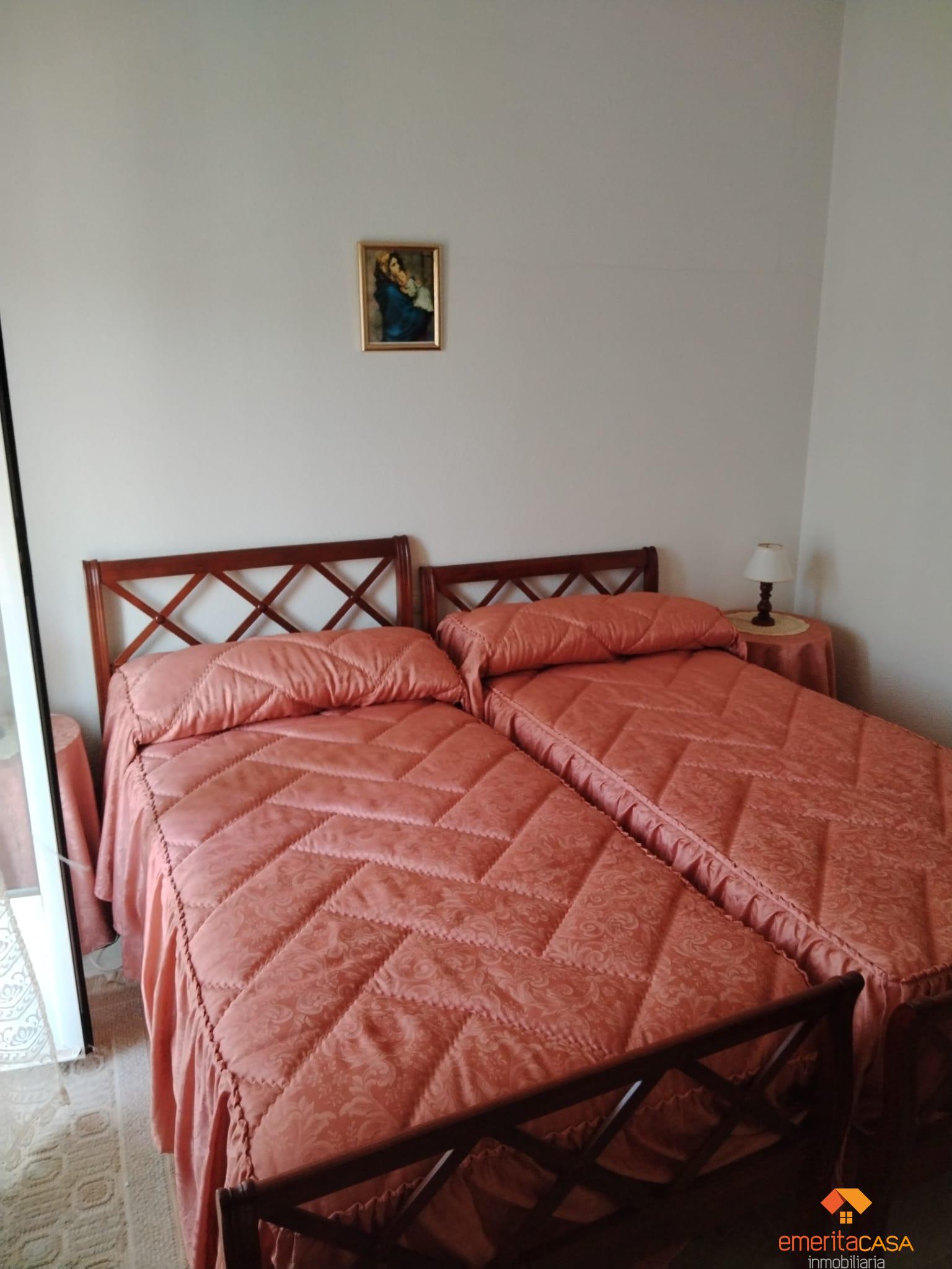 For sale of duplex in Guareña
