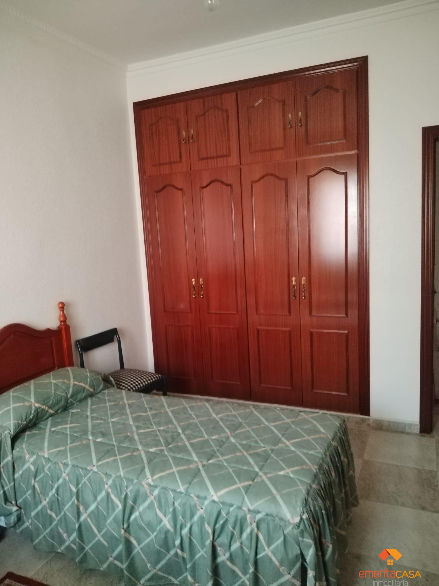 For sale of duplex in Guareña