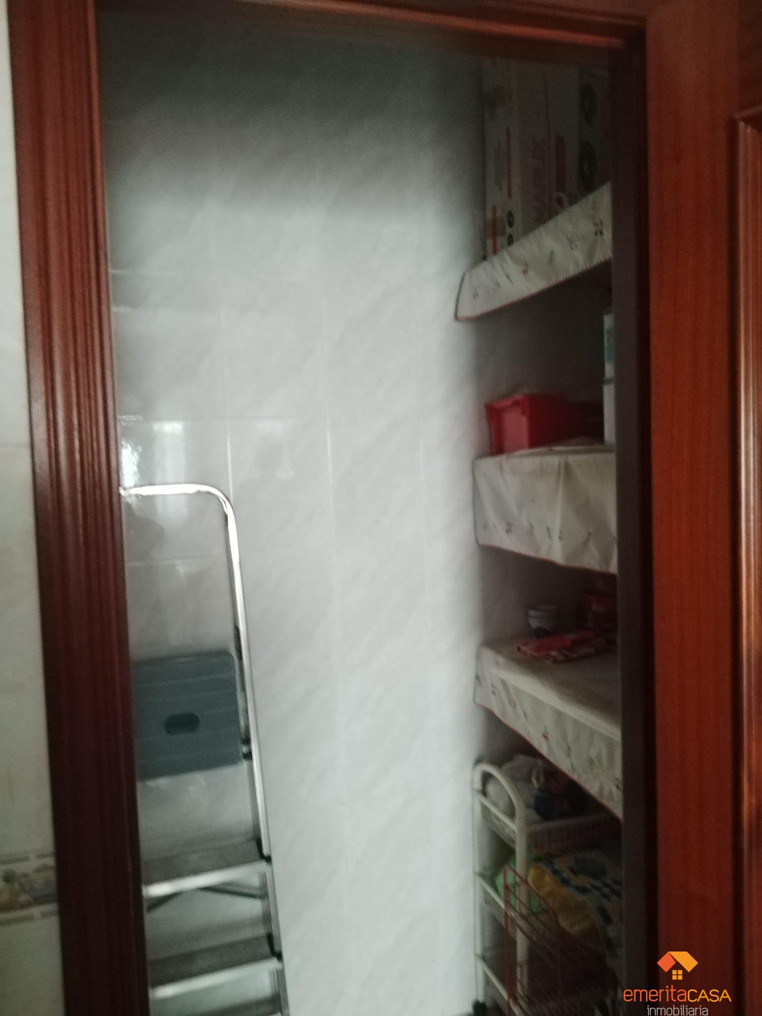For sale of duplex in Guareña