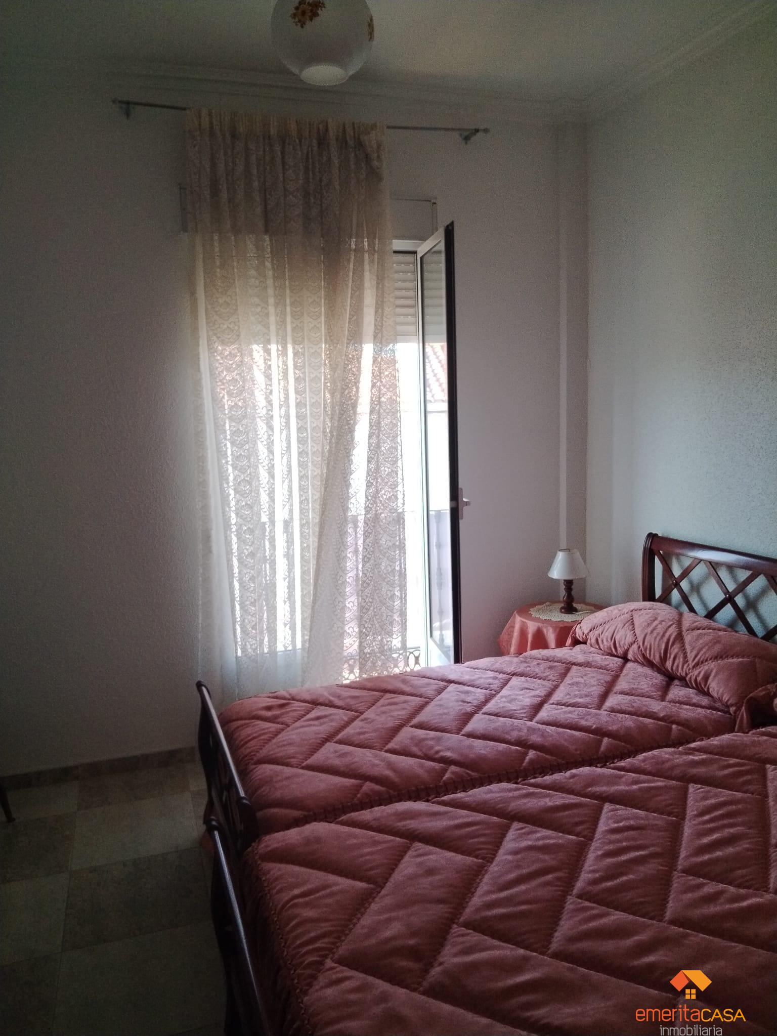 For sale of duplex in Guareña