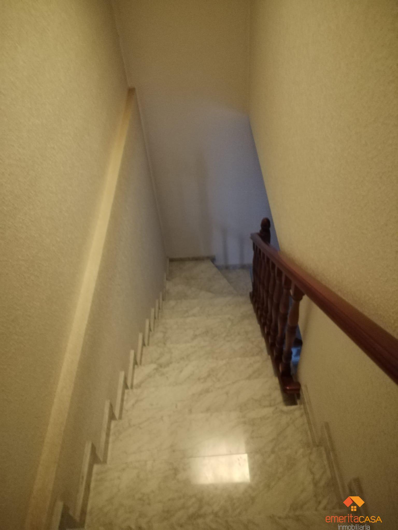 For sale of duplex in Guareña