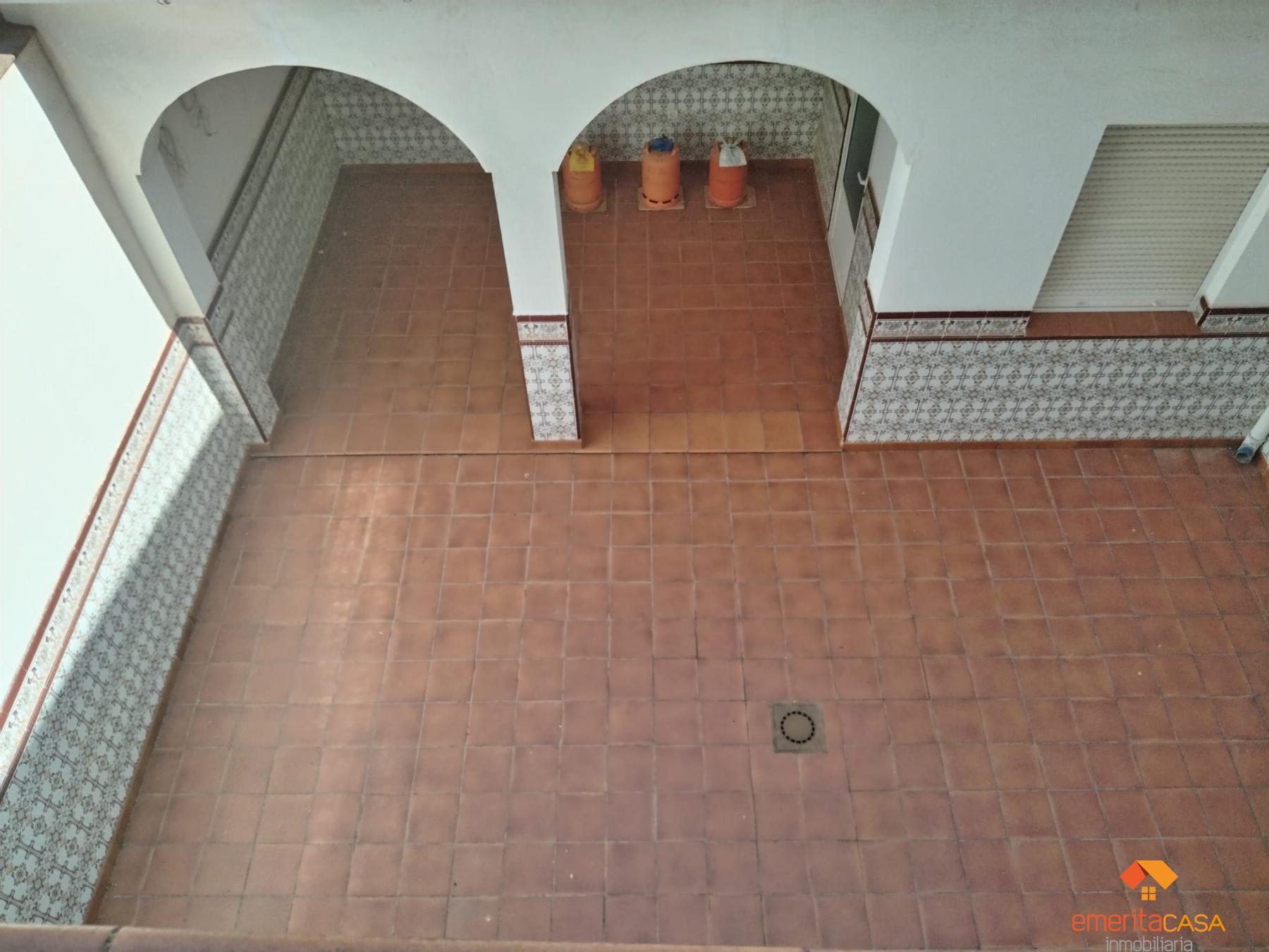 For sale of duplex in Guareña