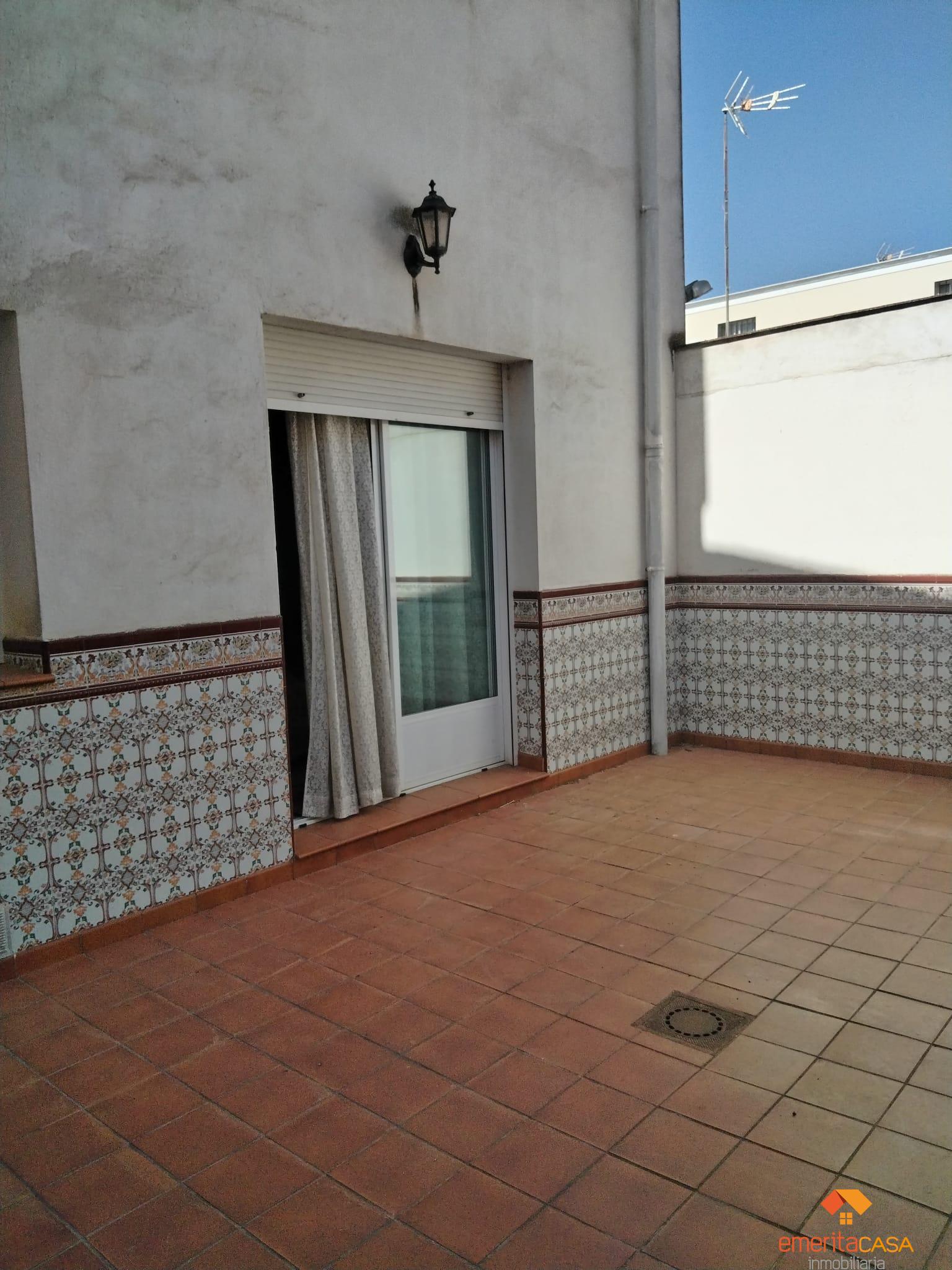 For sale of duplex in Guareña